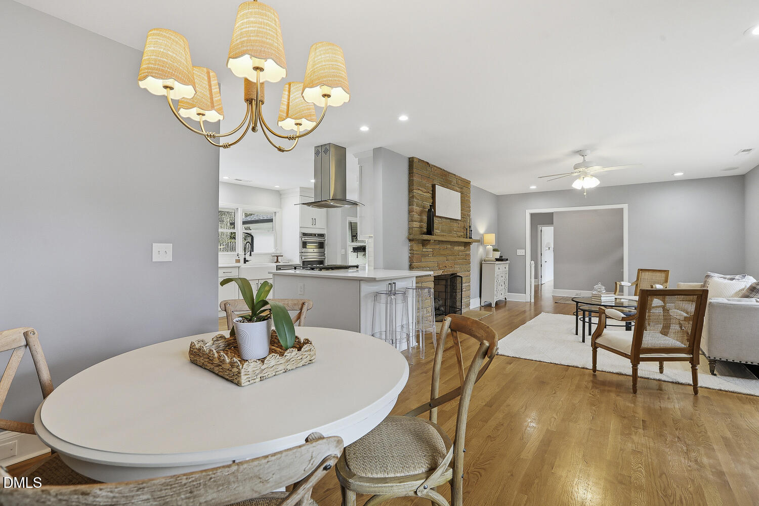 100 W Lakeside Drive