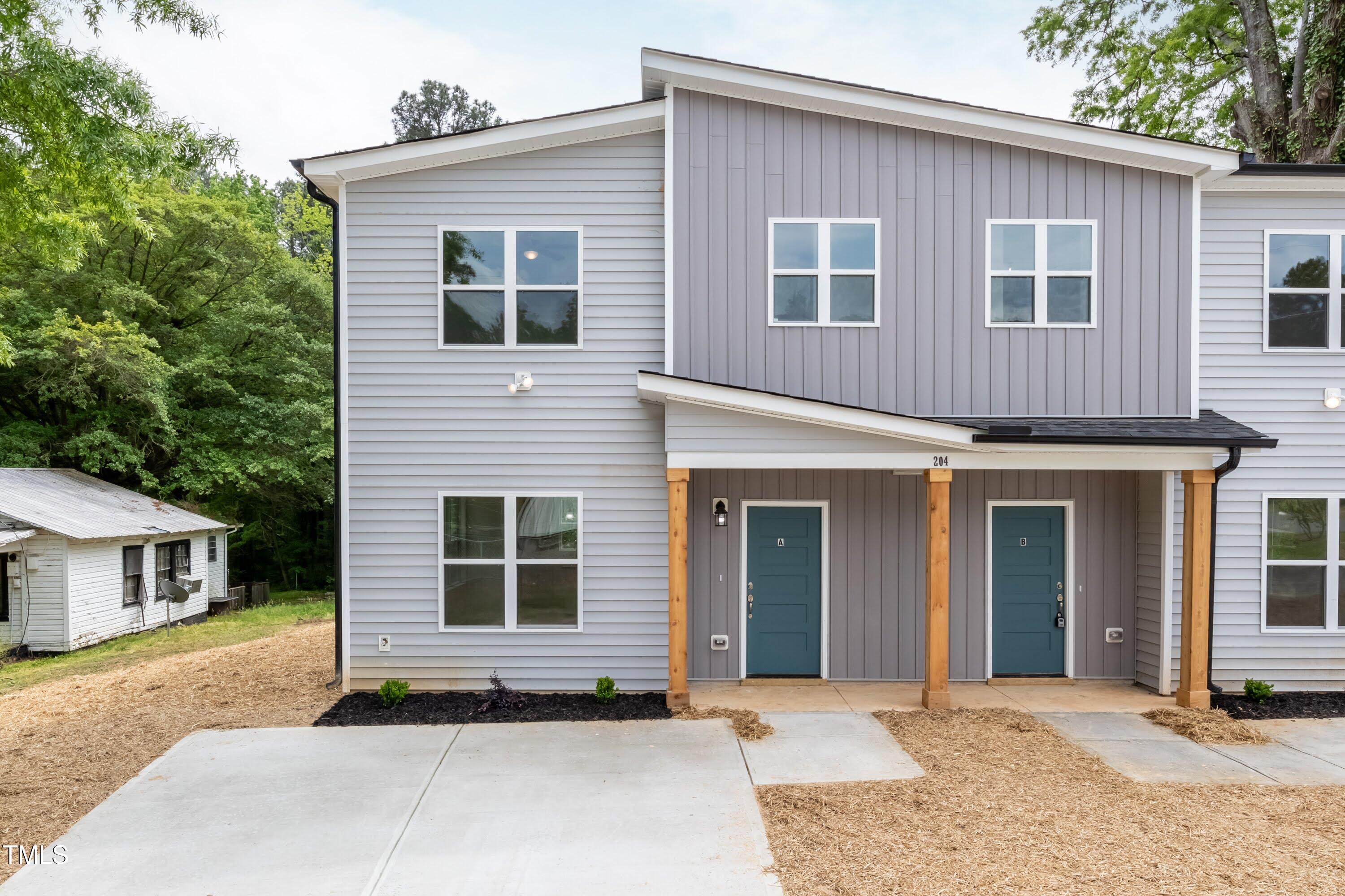 1057 |1059 E Harnett Street