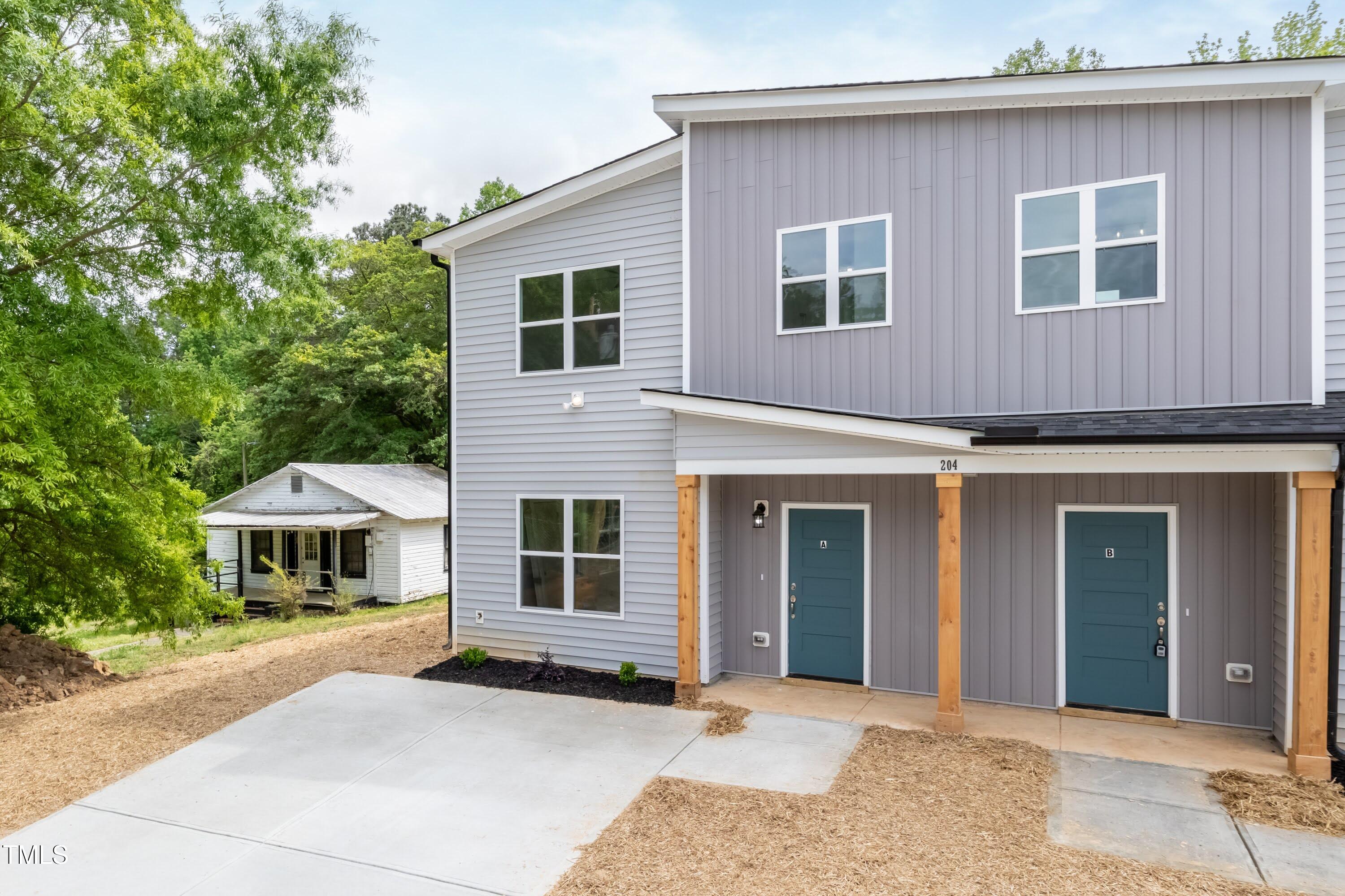 1057 |1059 E Harnett Street