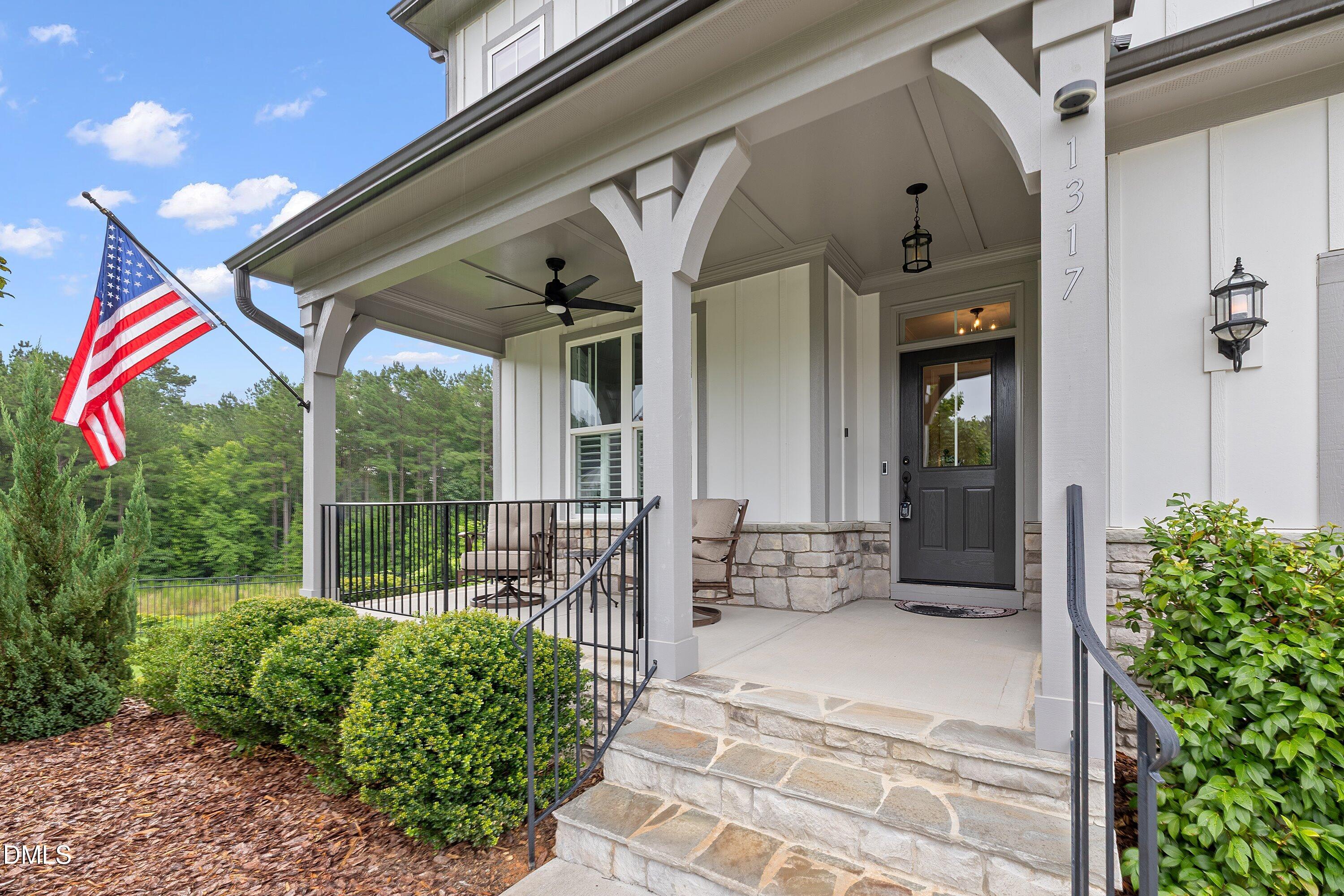 1317 Magnolia Gln Circle
