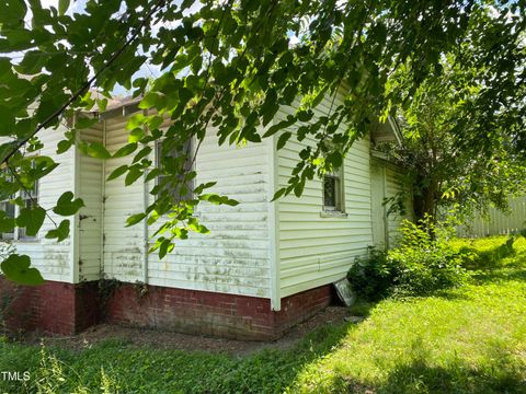 Single Family Residence in Burlington NC 611 Acorn Street 2.jpg