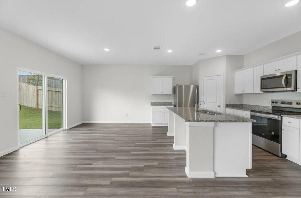 1271 Pond Overlook