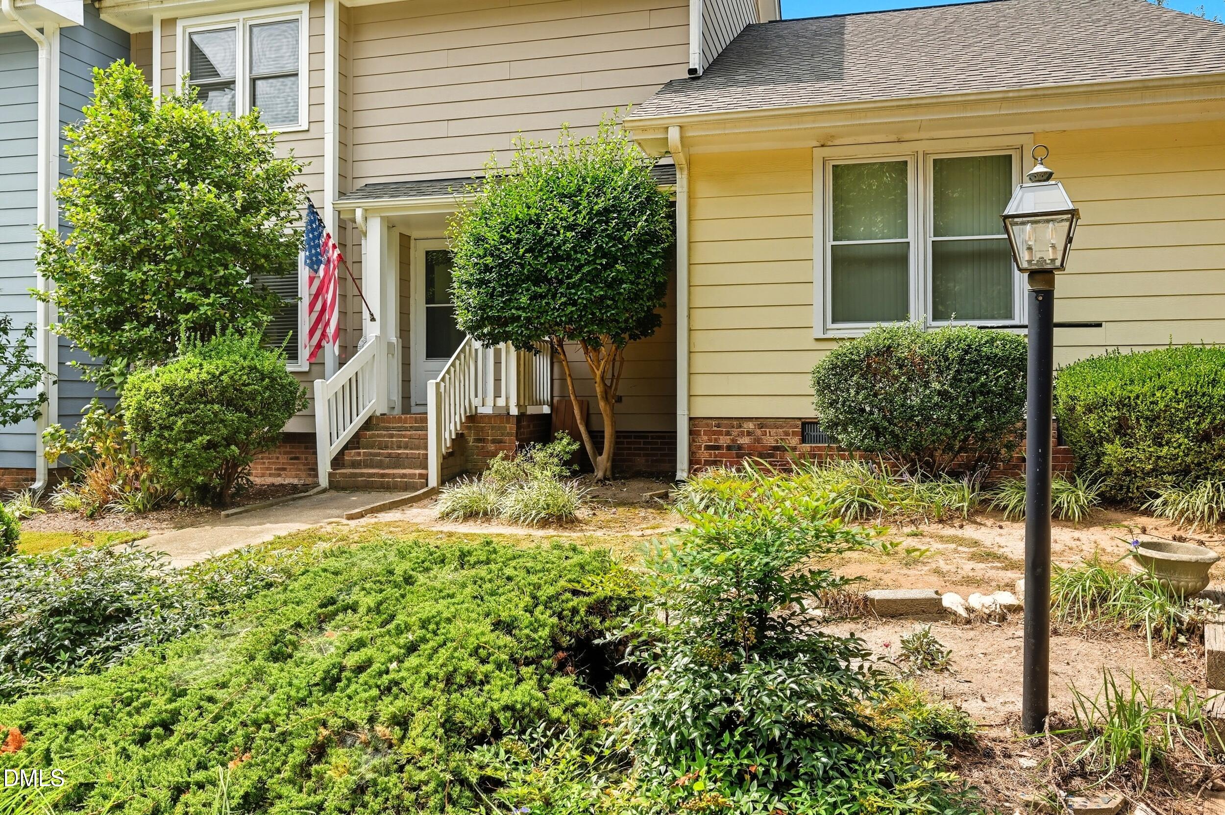 1525 Edgeside Court