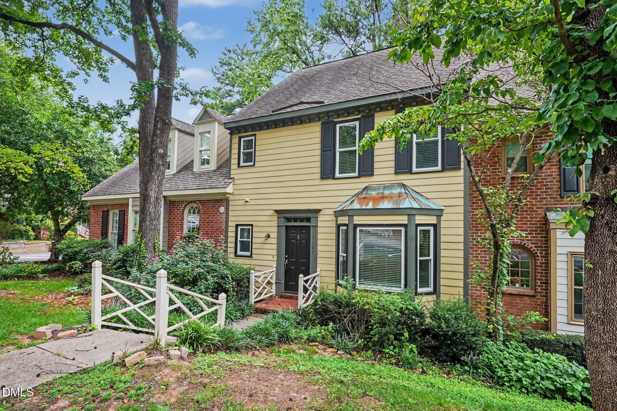 1304 Hampshire Court