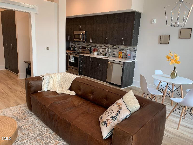 2441 Campus Shore 402