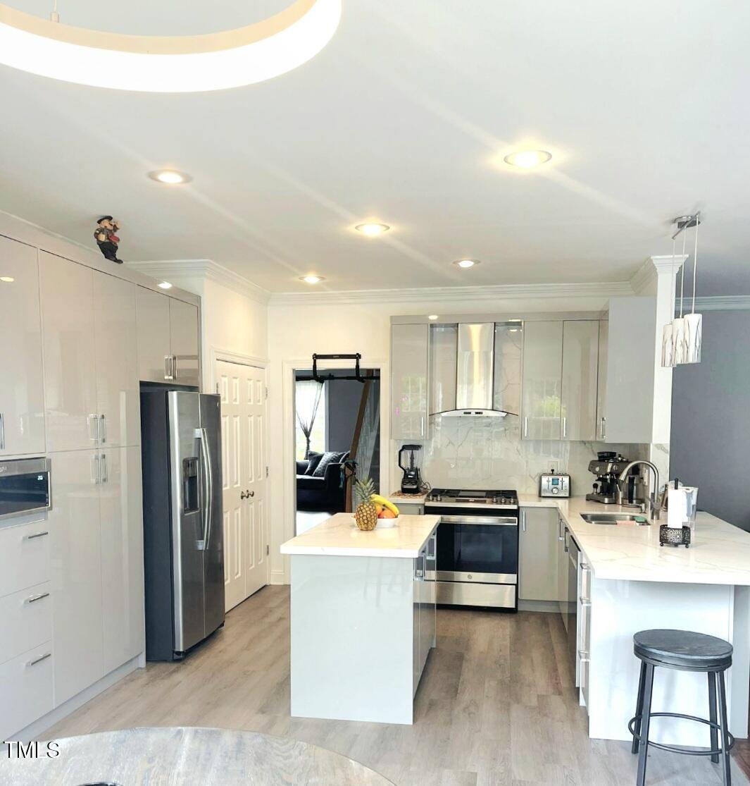 1039 Bellenden Drive