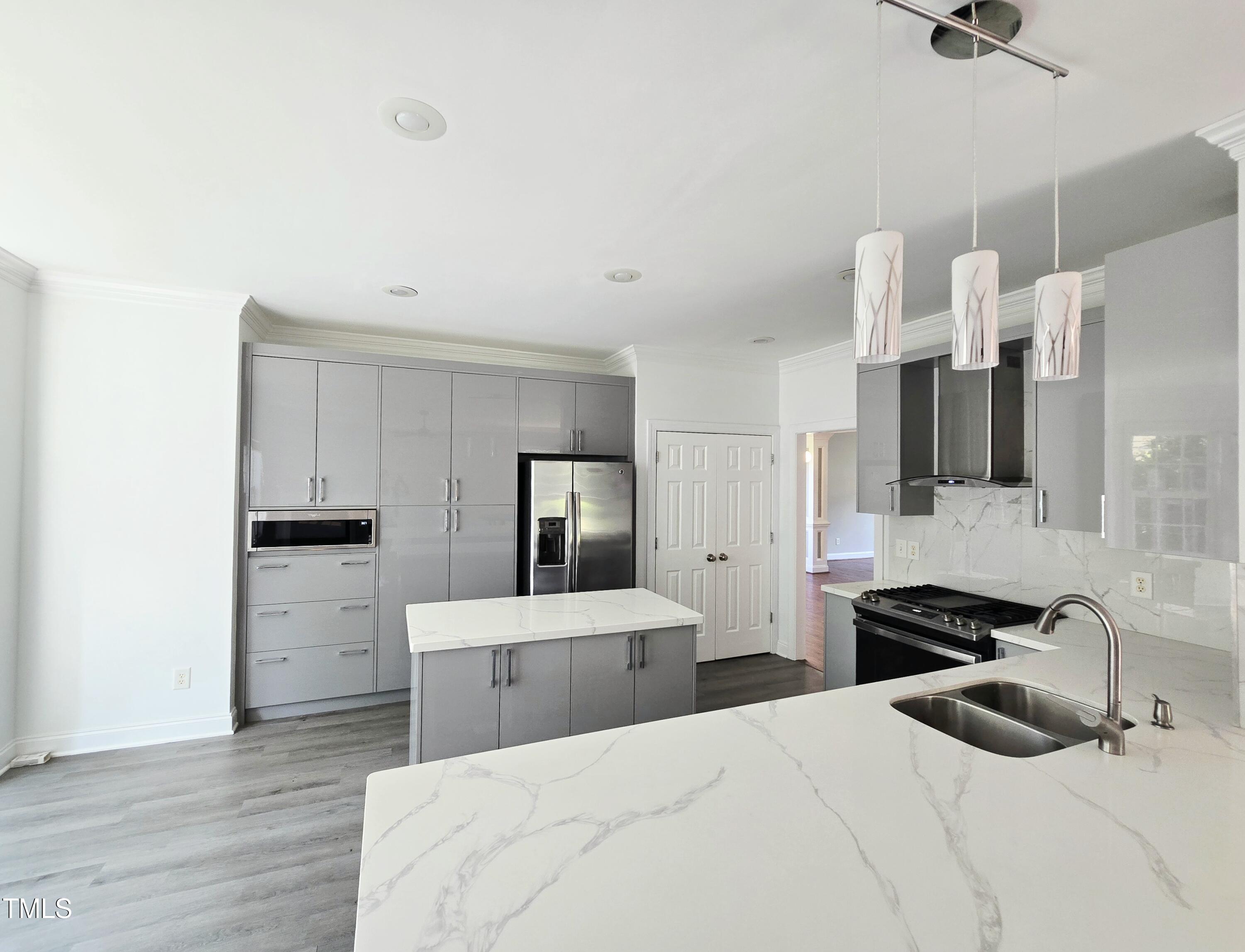 1039 Bellenden Drive