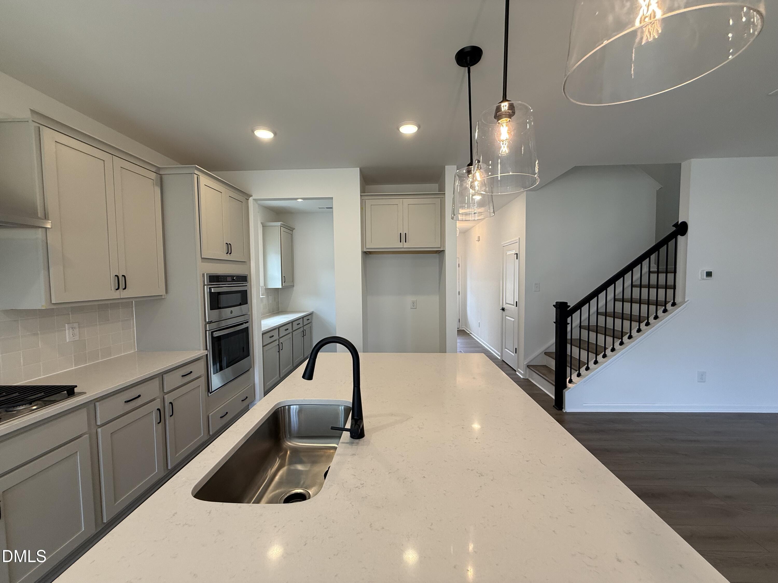 917 Fetching Place 375