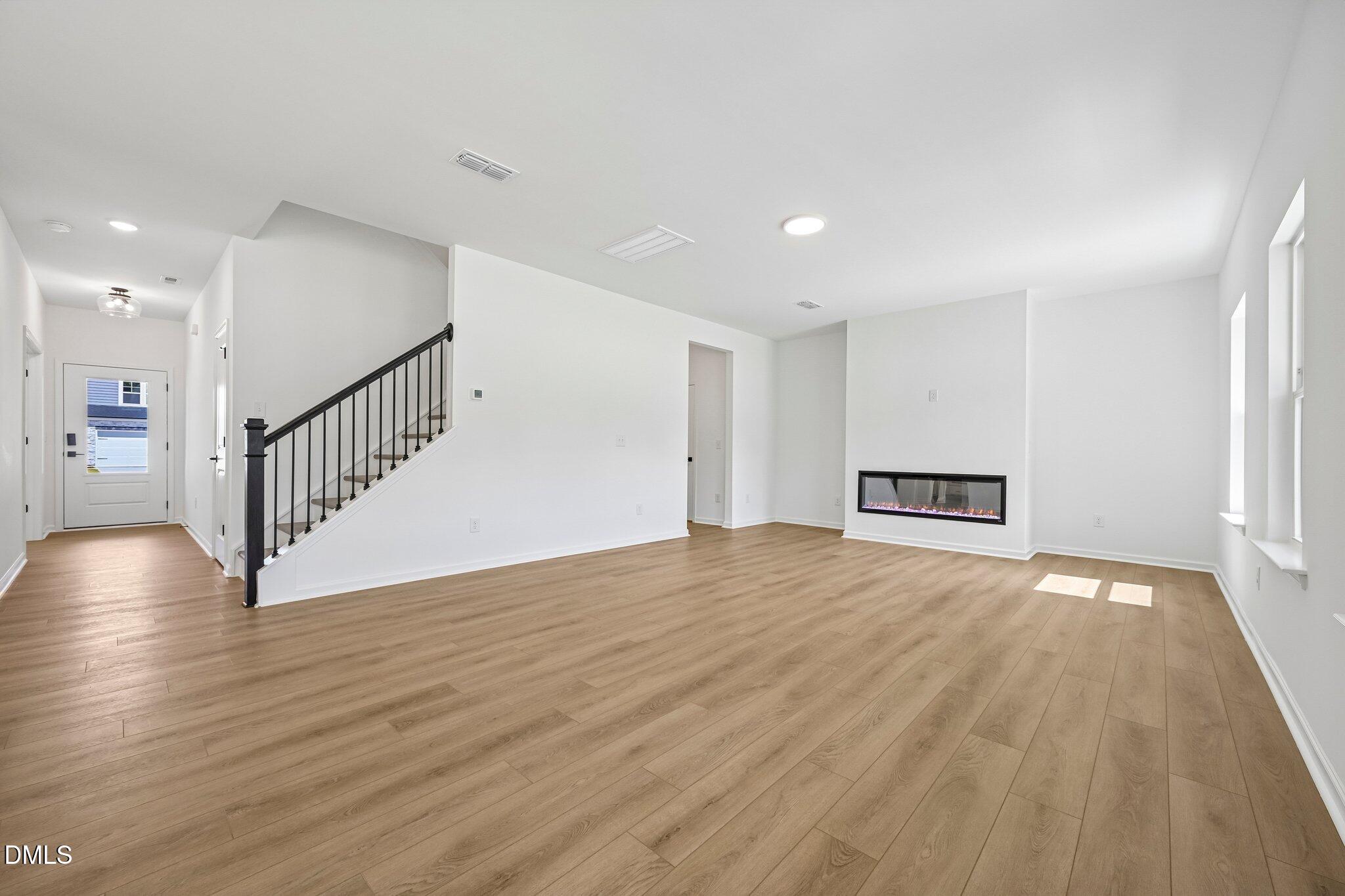 917 Fetching Place 375