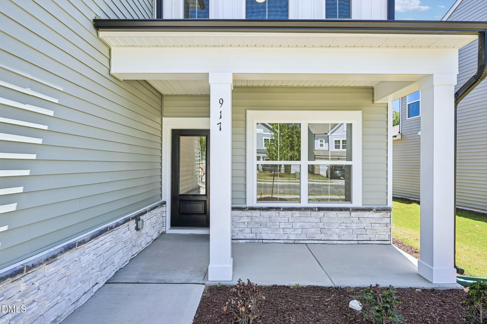 917 Fetching Place 375