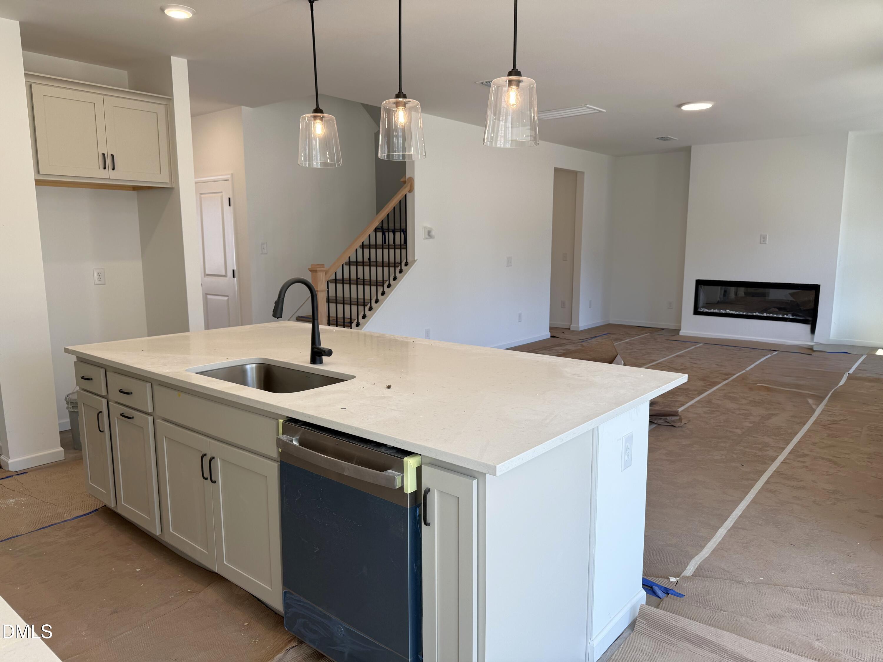 917 Fetching Place 375