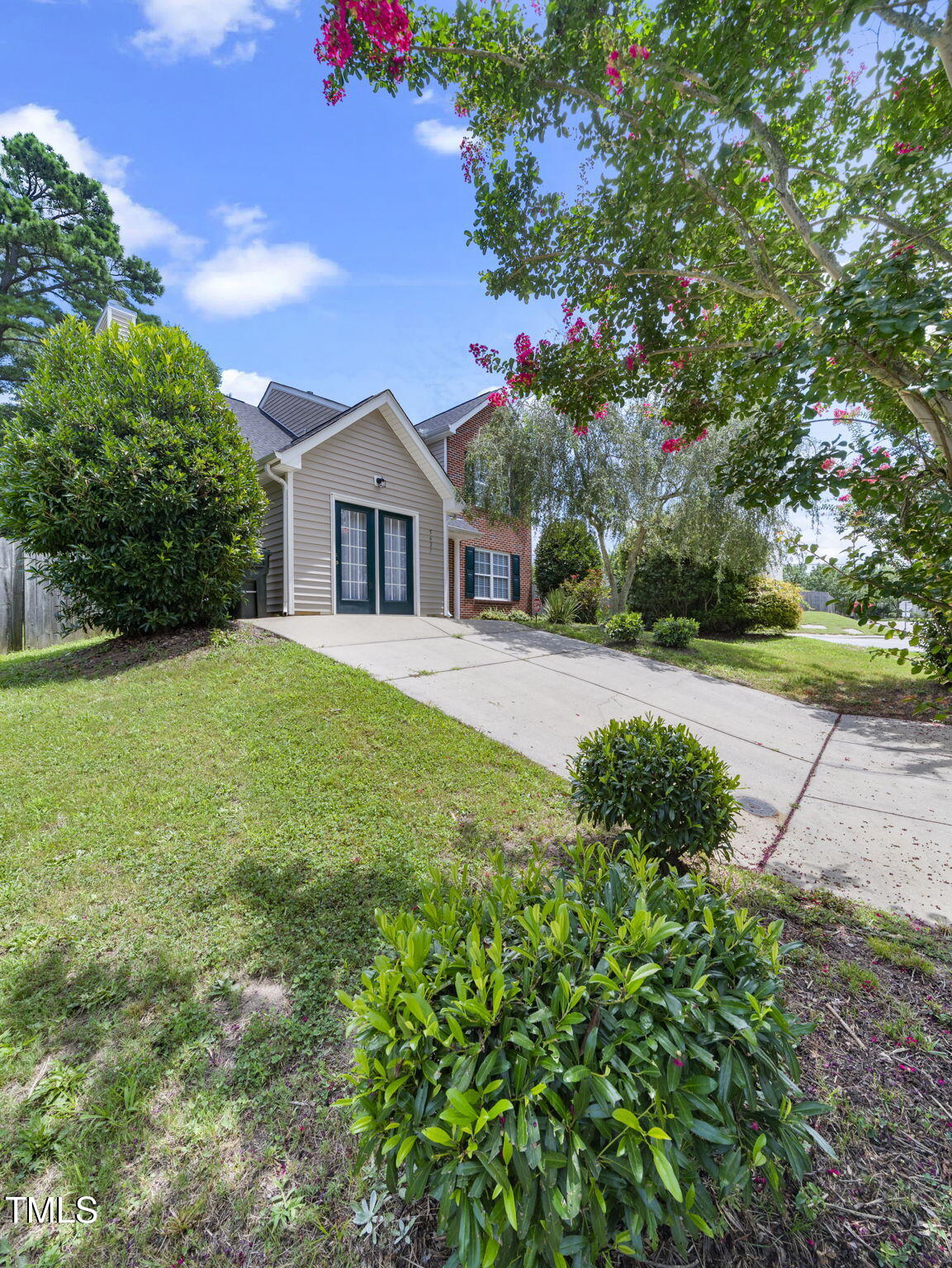 5621 Advantis Drive