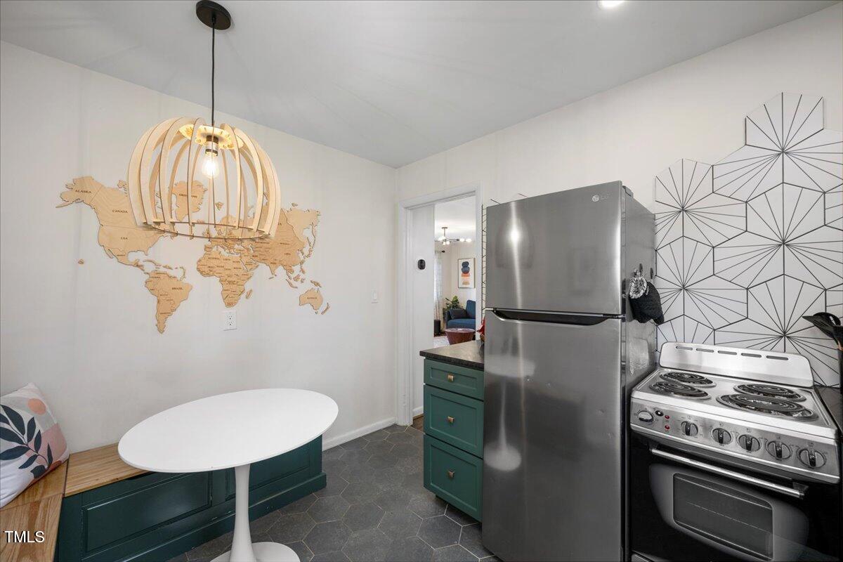 Apex, North Carolina 27502, United States, 2 Bedrooms Bedrooms, ,1 BathroomBathrooms,Residential,Pending,3394