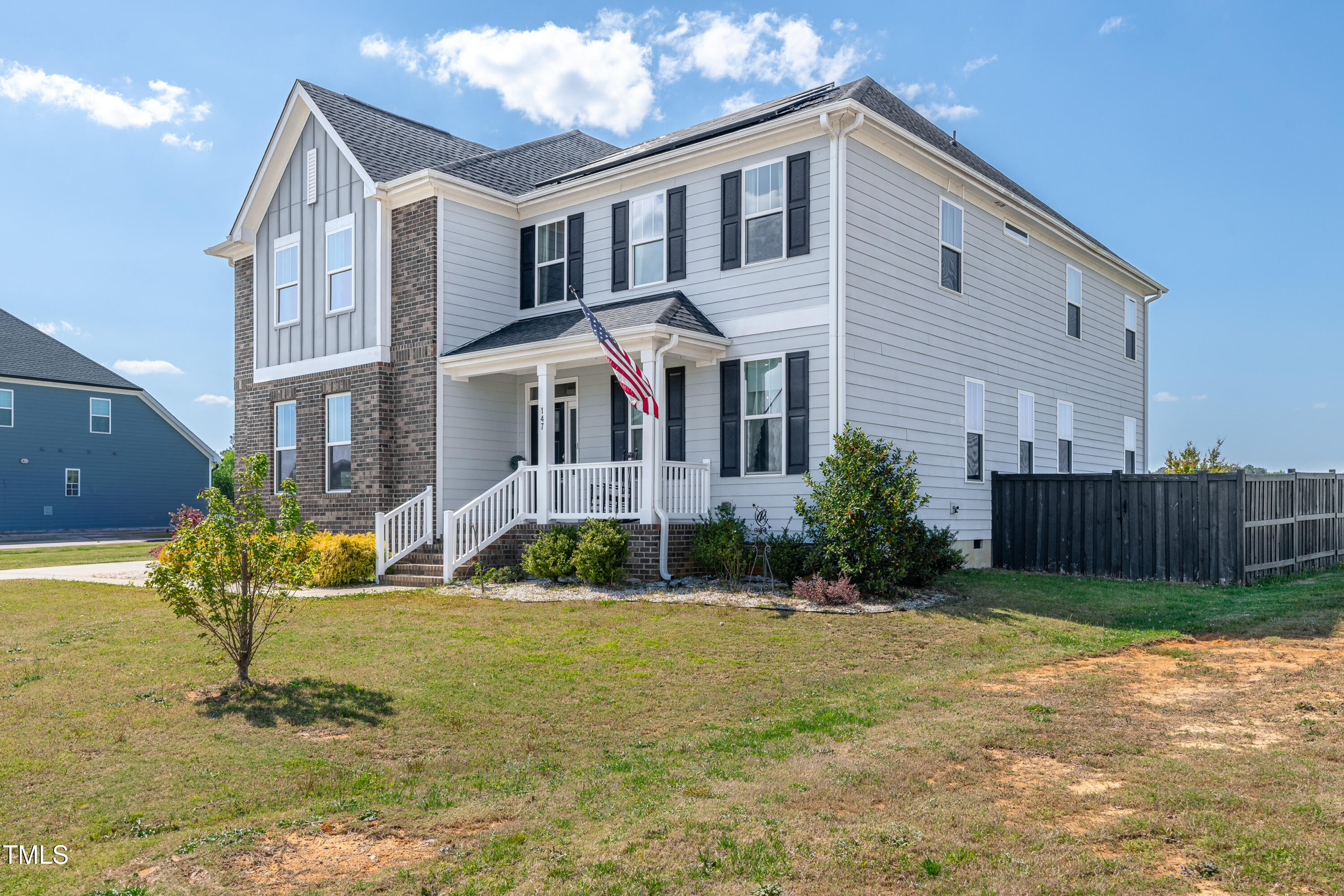 147 E Wellesley Drive