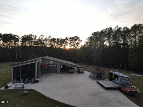 5671 Stewart Road Wade NC 28395