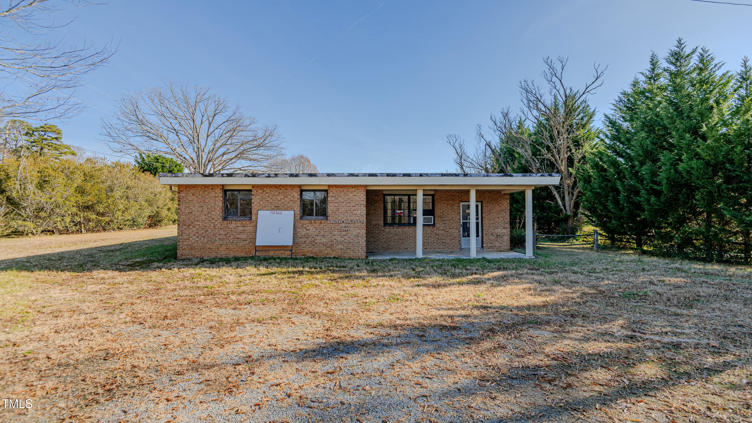 3043 U.S. Hwy 158 W