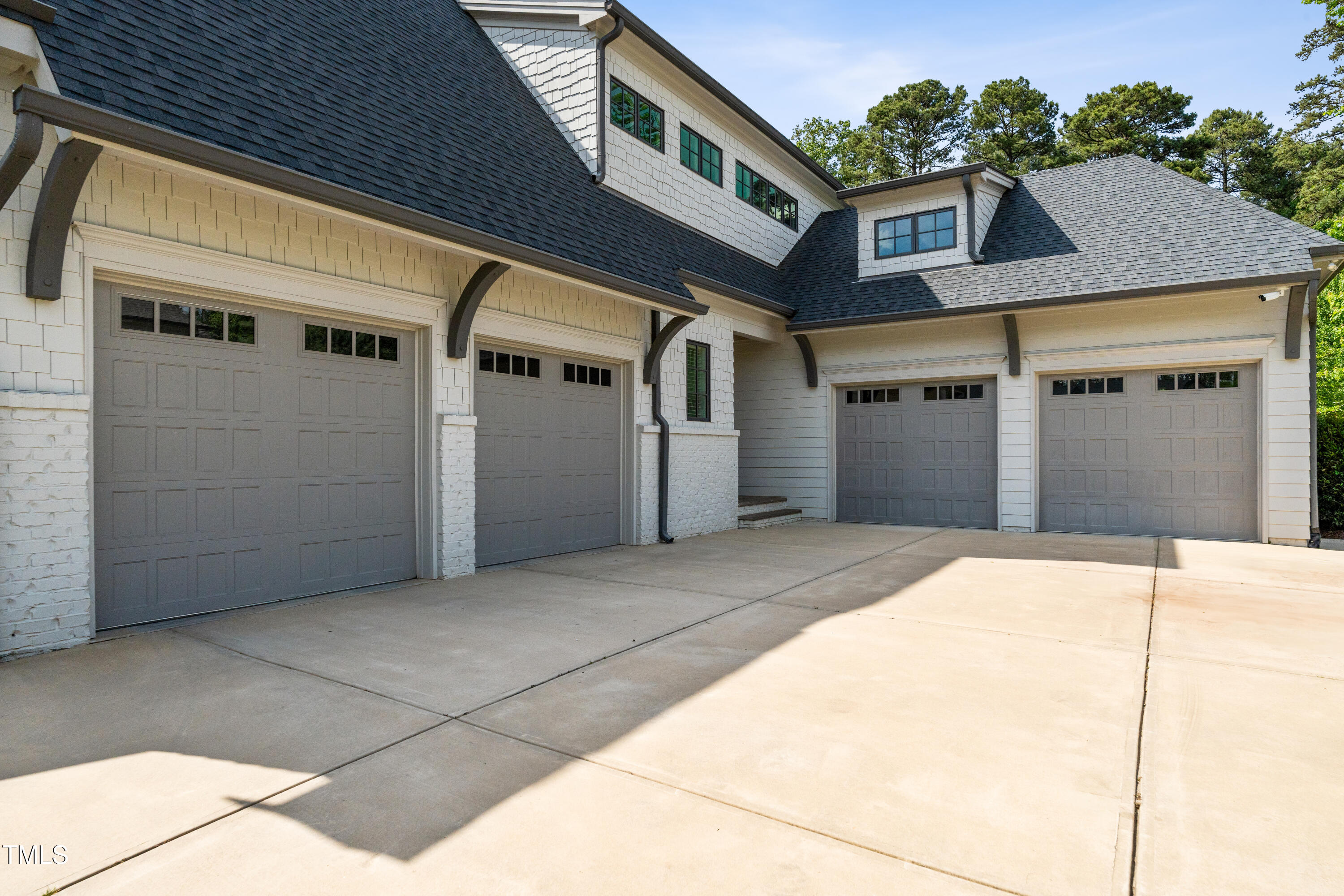 5125 Avalaire Oaks Drive