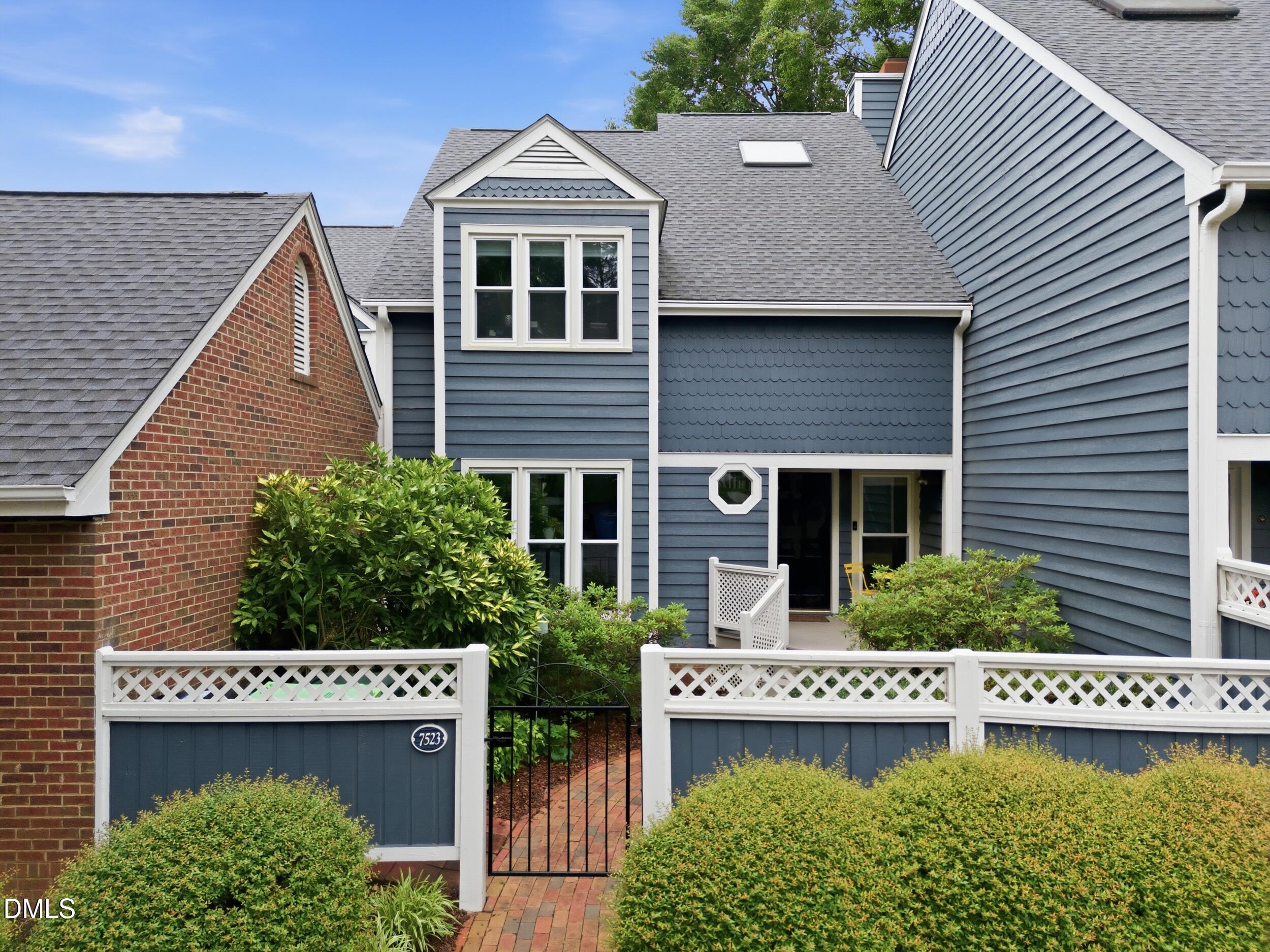 7523 Wellesley Park S