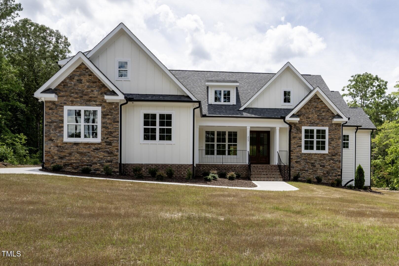 225 Whistlers Cove