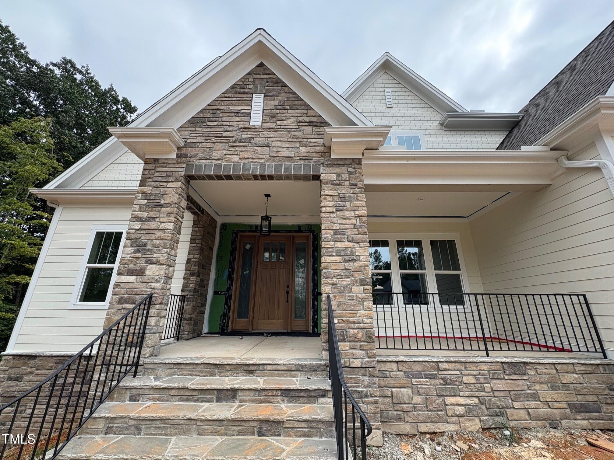 111 Gaines Trail