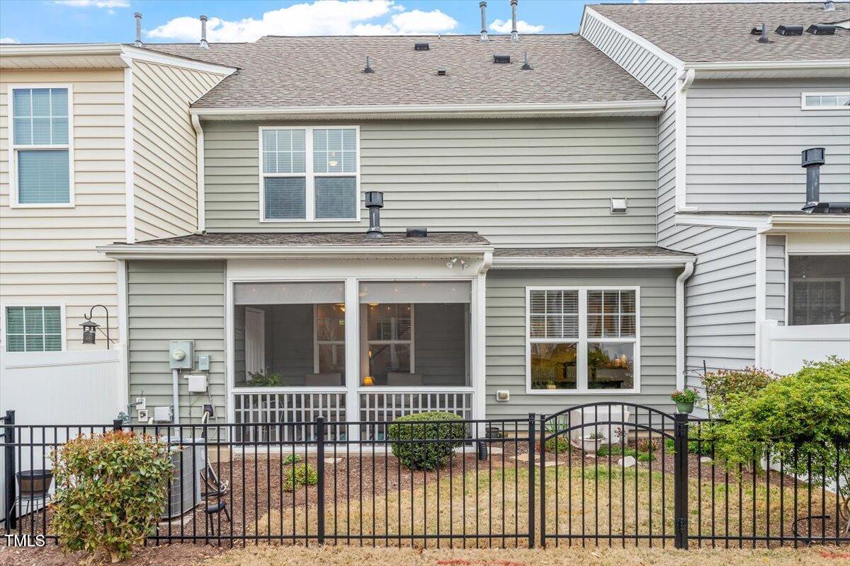 Durham, North Carolina 27703, United States, 3 Bedrooms Bedrooms, ,3 BathroomsBathrooms,Residential,Pending,100610