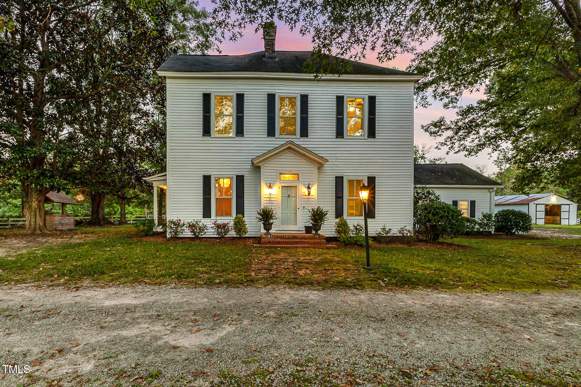 3521 Banks Road