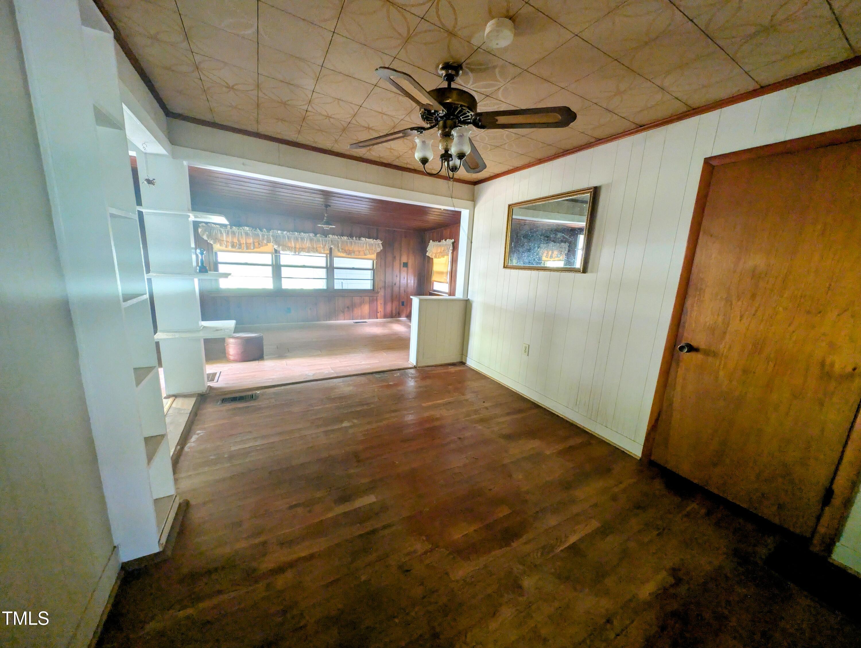 207 Country Club Drive 1 0f 2