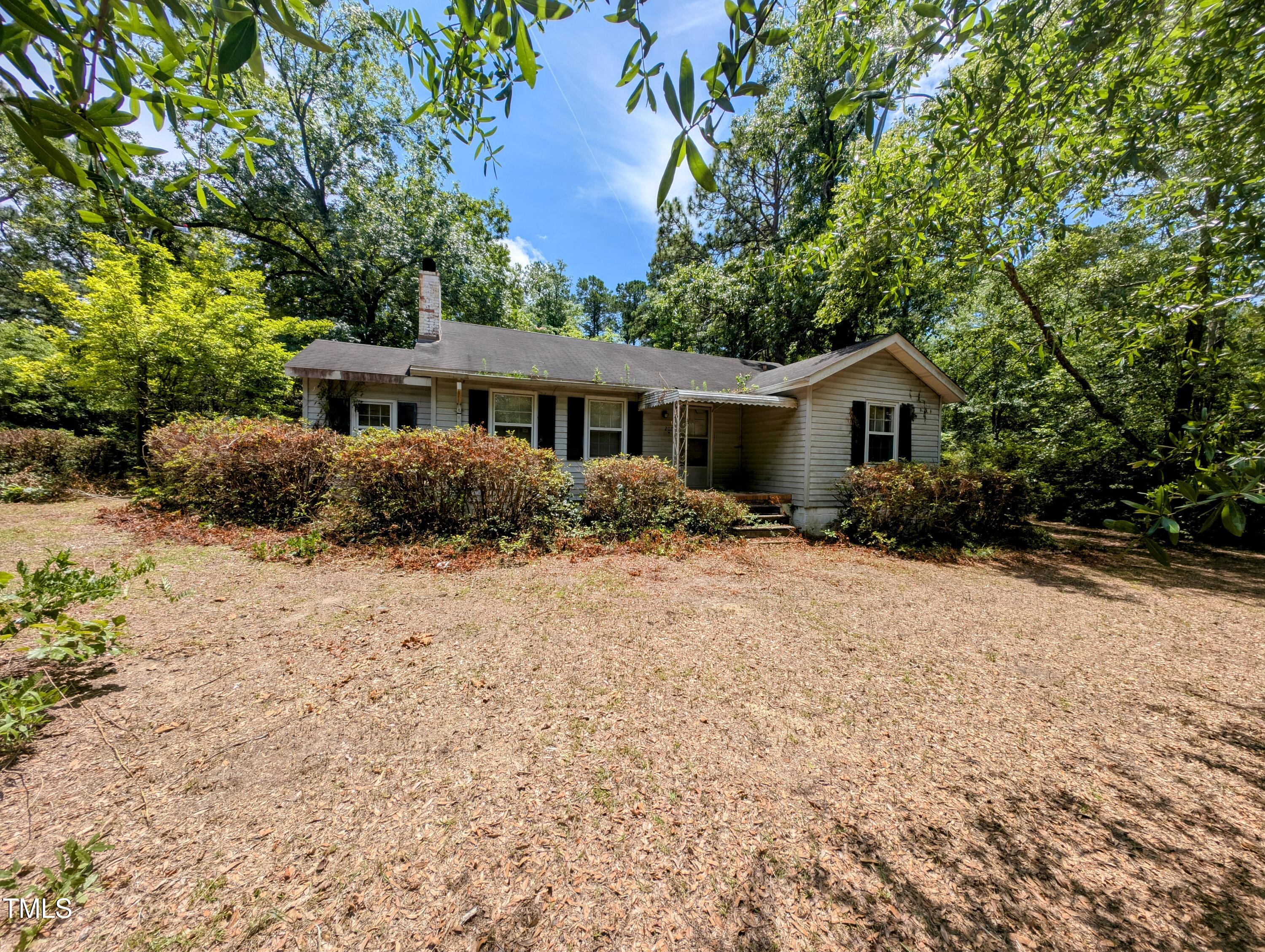 207 Country Club Drive 1 0f 2