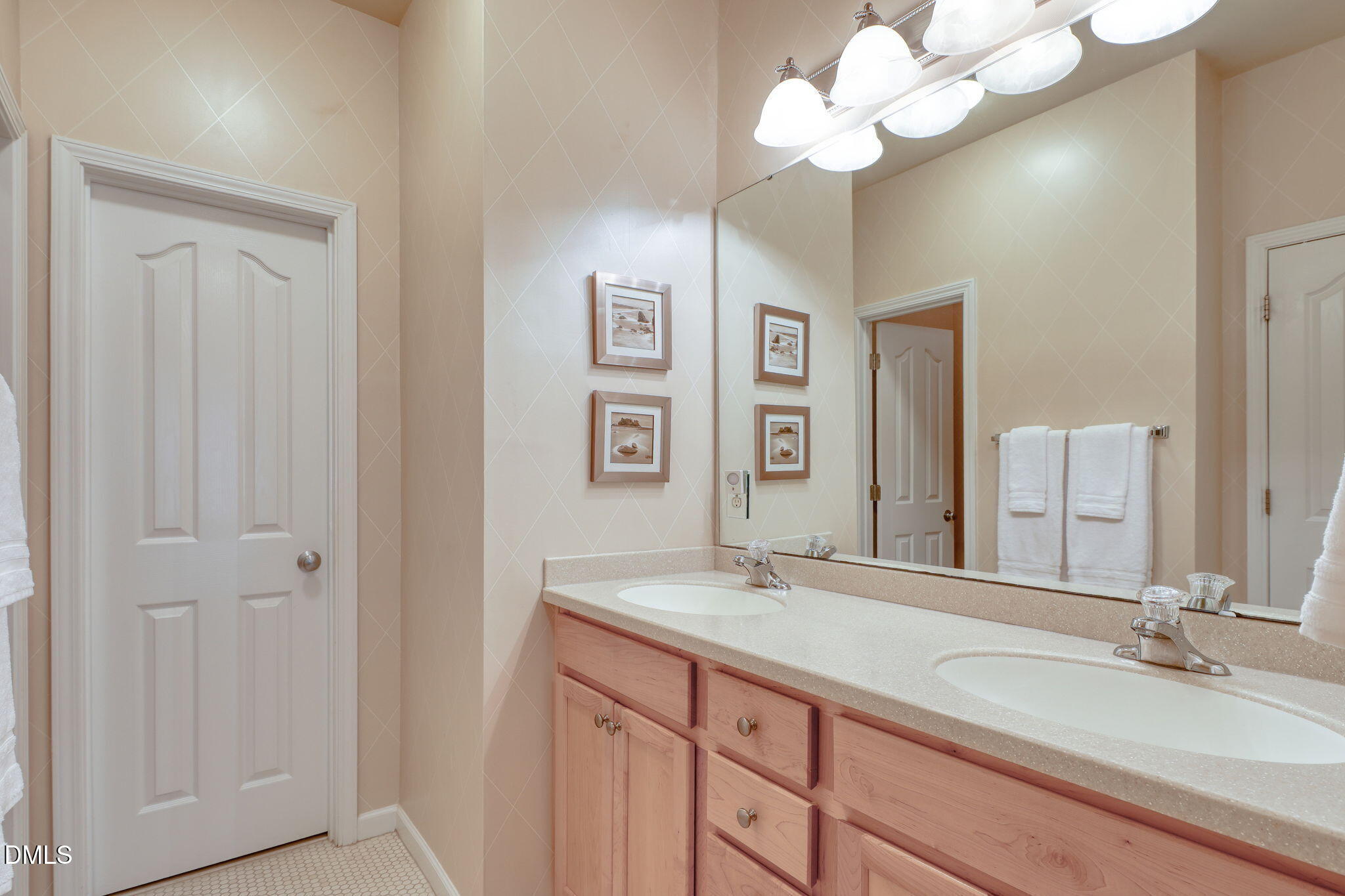 Cary, North Carolina 27519, United States, 3 Bedrooms Bedrooms, ,3 BathroomsBathrooms,Residential,Pending,216502