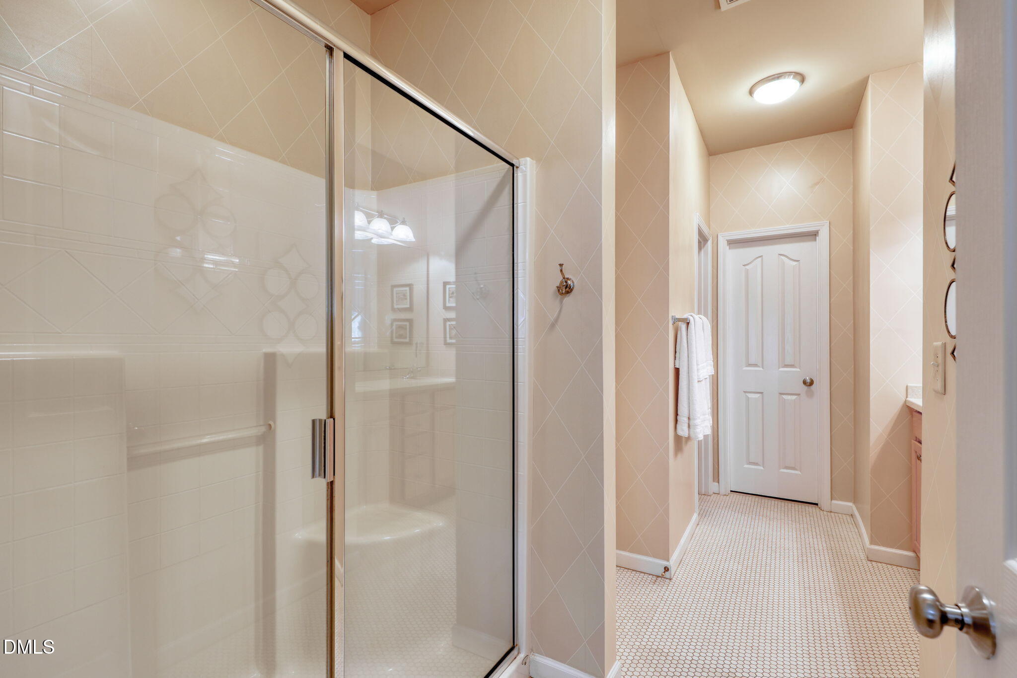 Cary, North Carolina 27519, United States, 3 Bedrooms Bedrooms, ,3 BathroomsBathrooms,Residential,Pending,216502