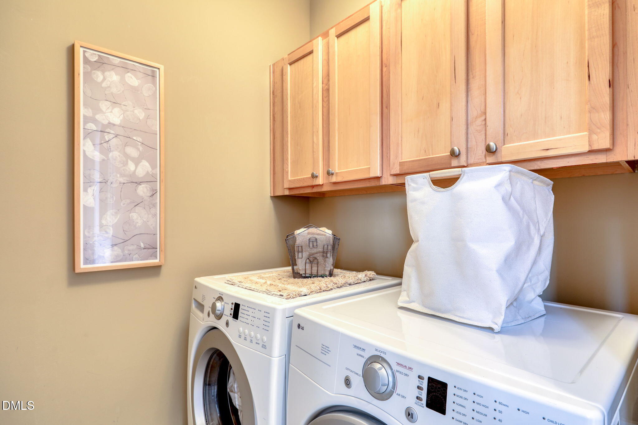 Cary, North Carolina 27519, United States, 3 Bedrooms Bedrooms, ,3 BathroomsBathrooms,Residential,Pending,216502