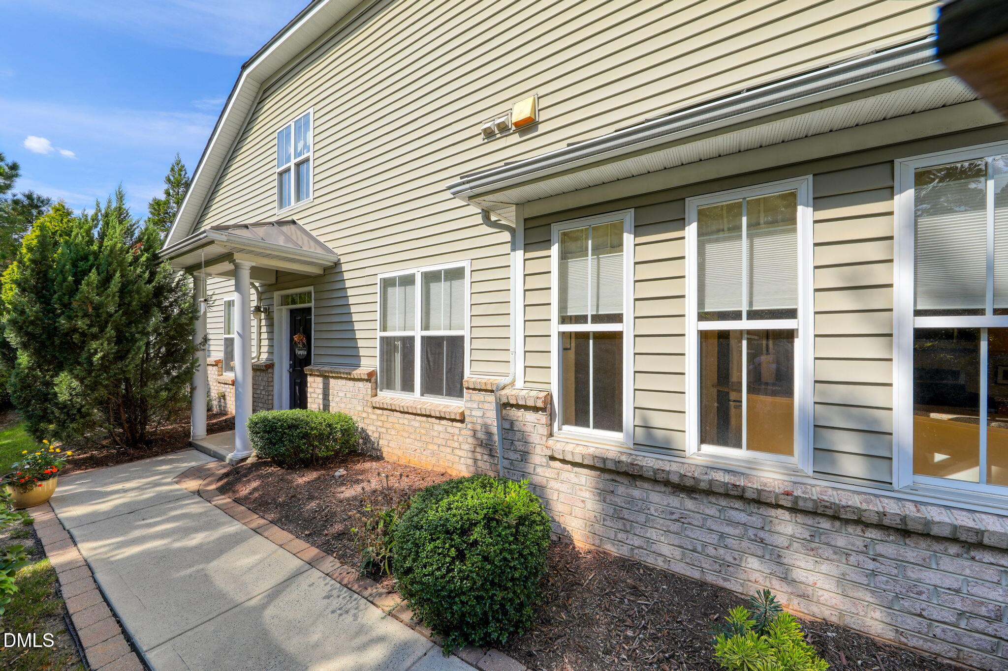 Cary, North Carolina 27519, United States, 3 Bedrooms Bedrooms, ,3 BathroomsBathrooms,Residential,Pending,216502