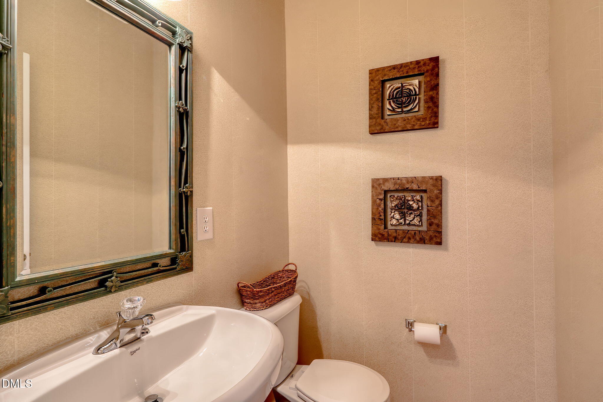 Cary, North Carolina 27519, United States, 3 Bedrooms Bedrooms, ,3 BathroomsBathrooms,Residential,Pending,216502