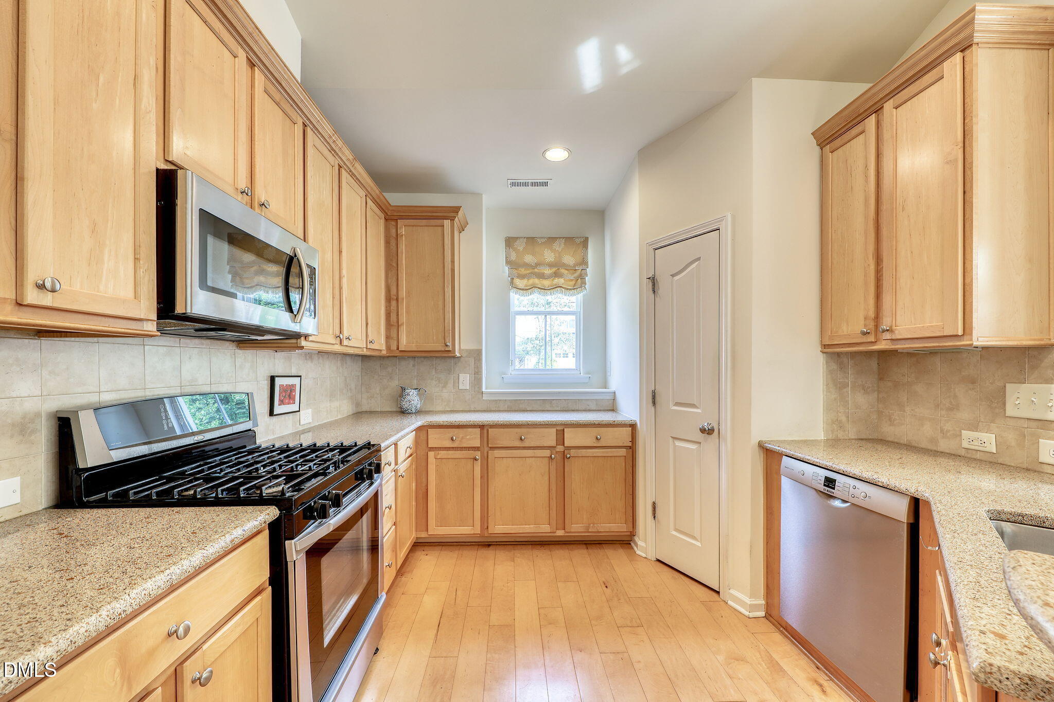 Cary, North Carolina 27519, United States, 3 Bedrooms Bedrooms, ,3 BathroomsBathrooms,Residential,Pending,216502