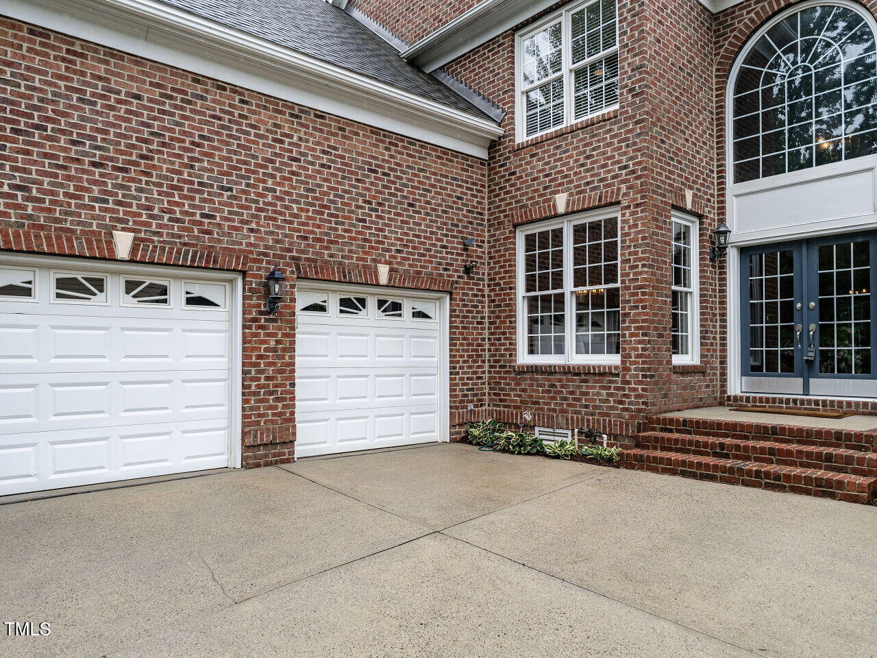 8937 Winged Thistle Court