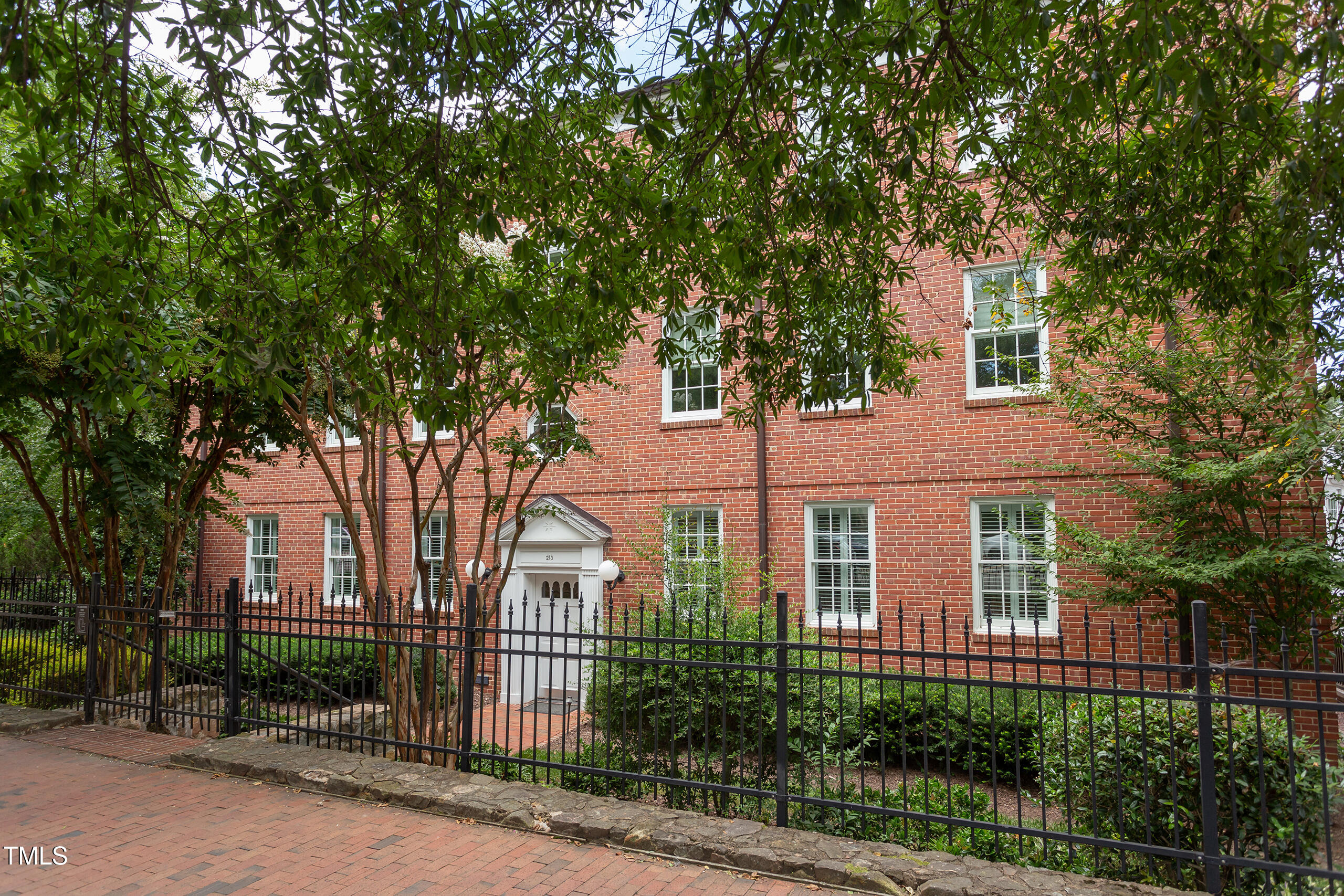 213 E Franklin Street Unit 400