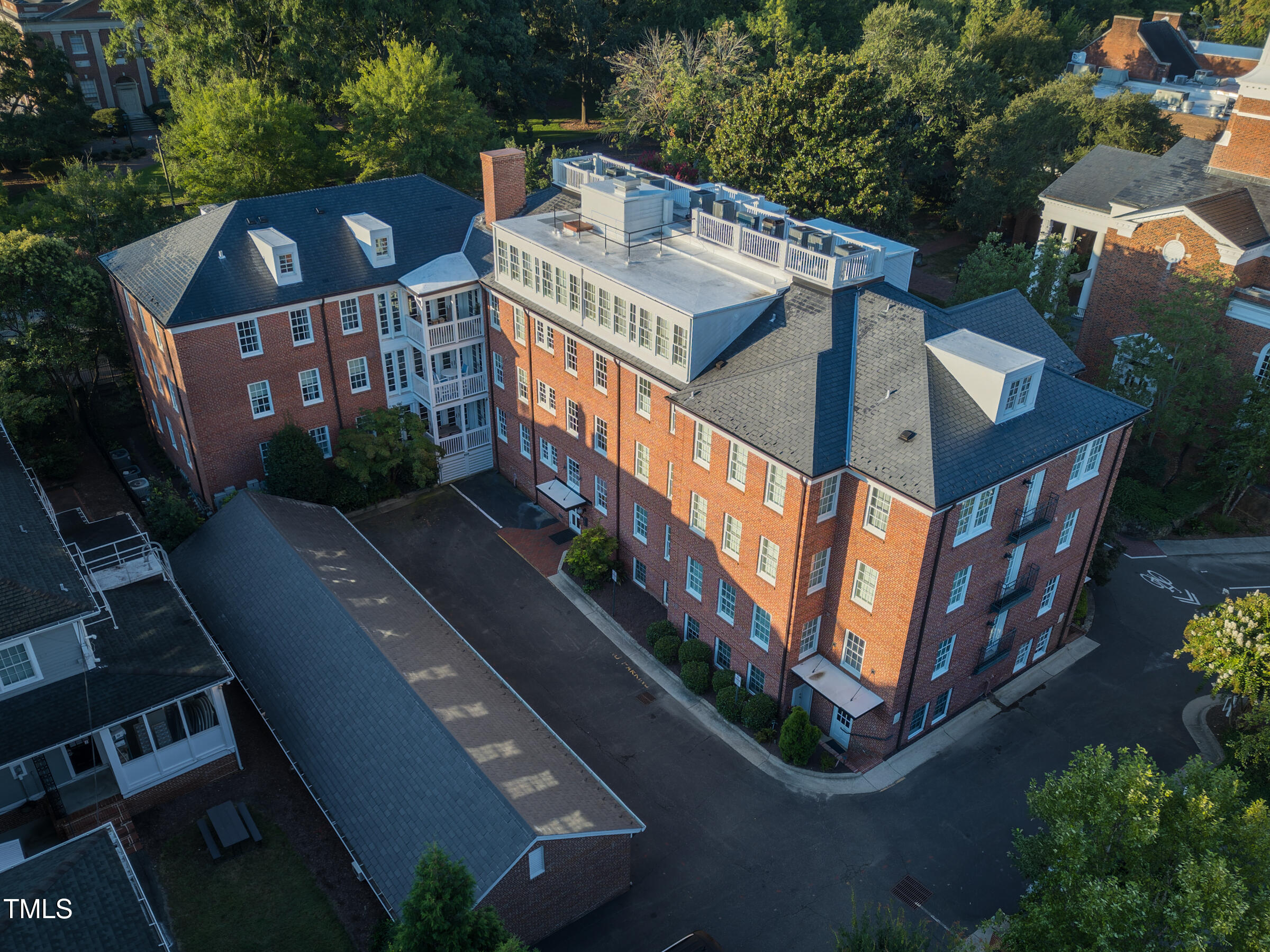 213 E Franklin Street Unit 400