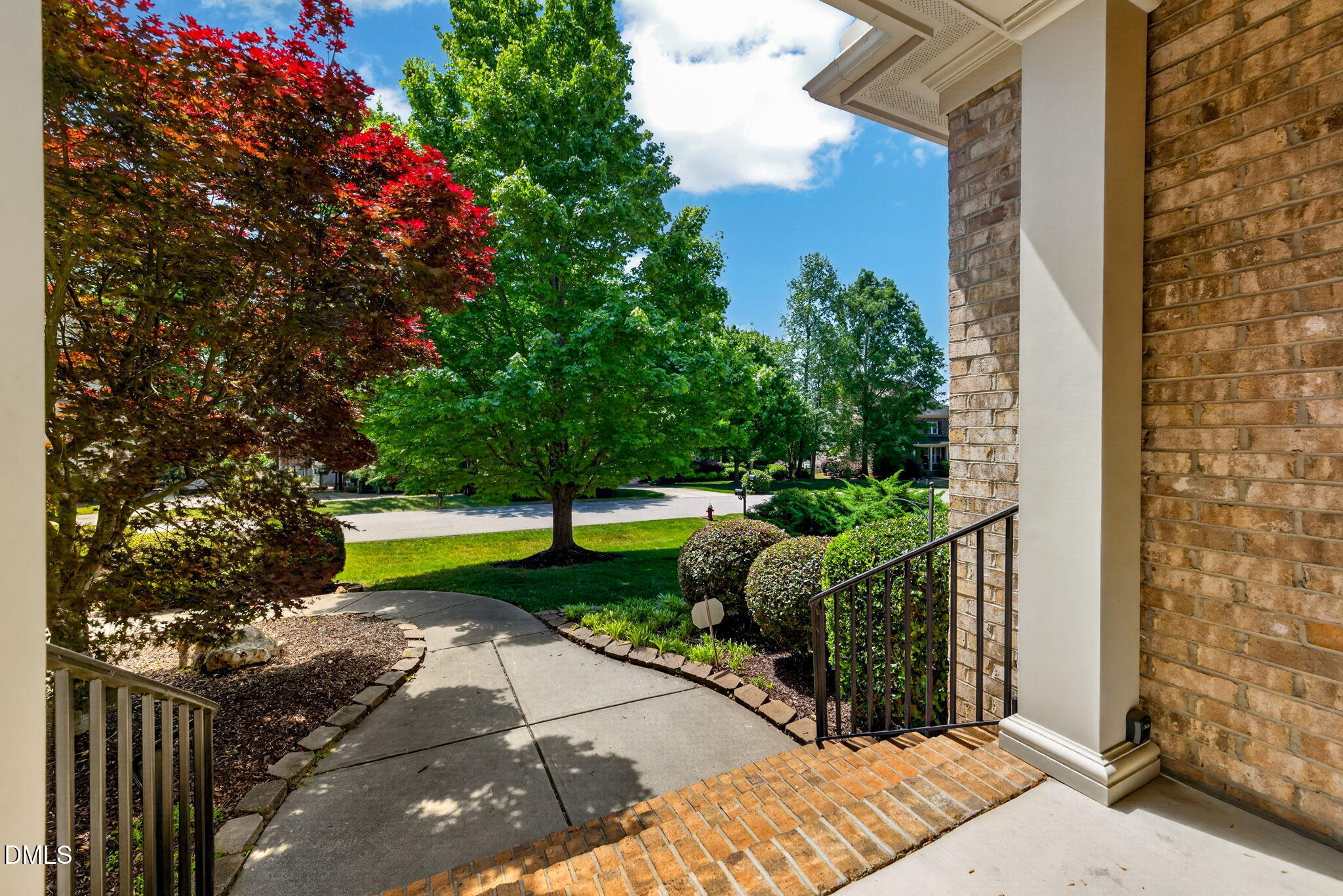 5216 Roswellcrest Court