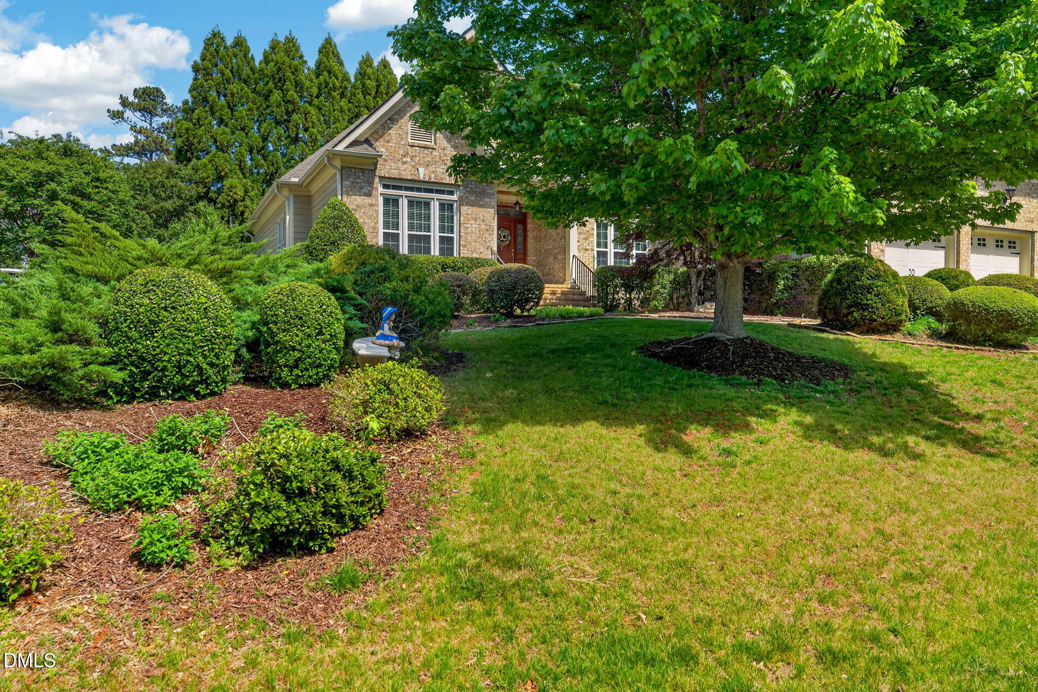 5216 Roswellcrest Court