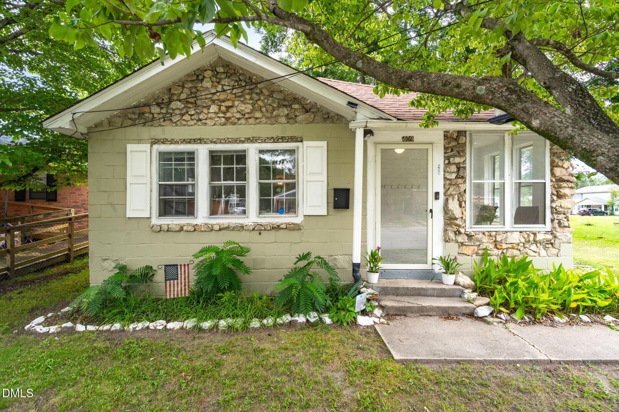 409 N Sellers Street 10