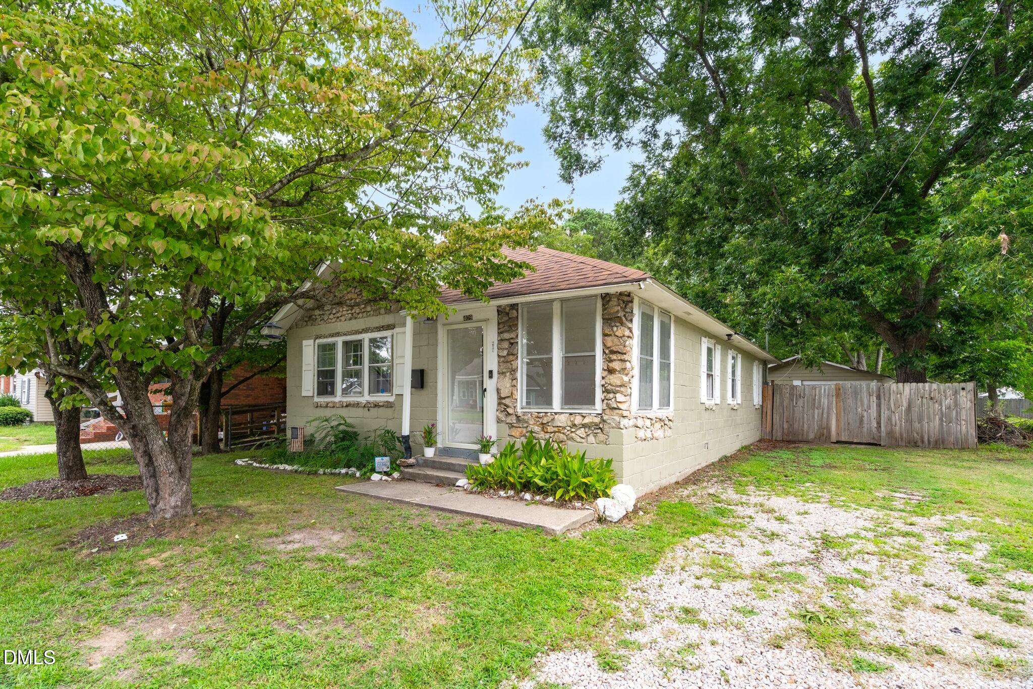 409 N Sellers Street 10