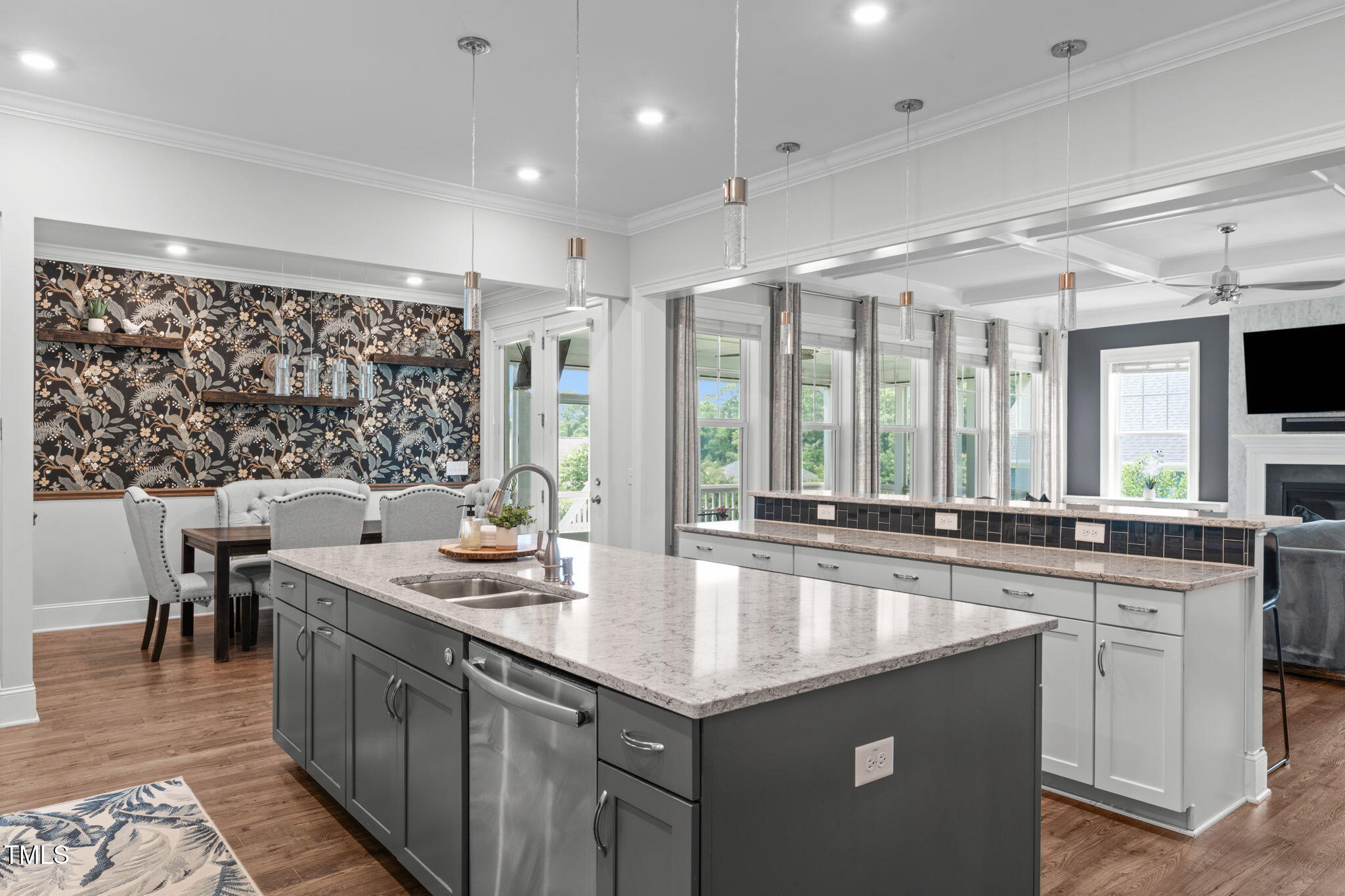 909 Green Oaks Parkway