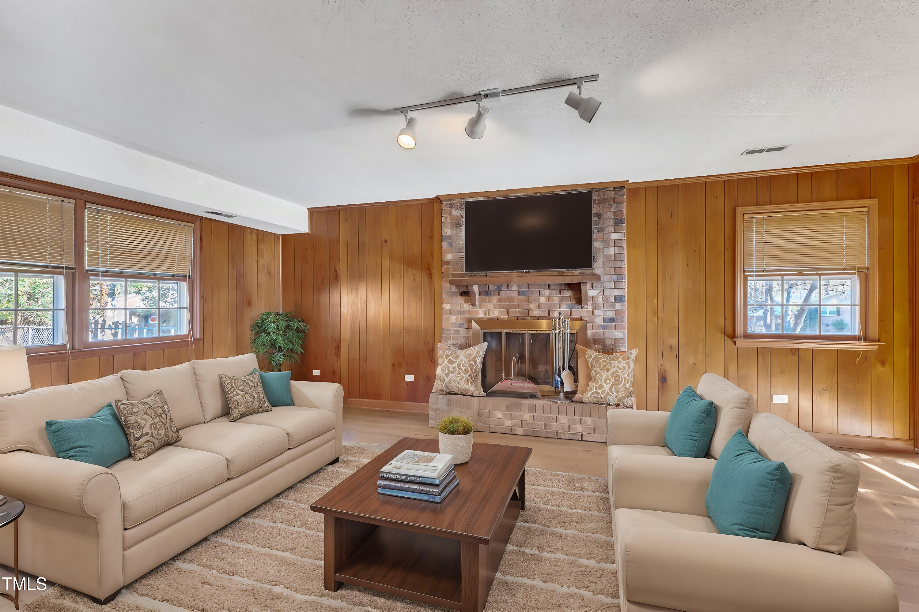 503 Marshall Way