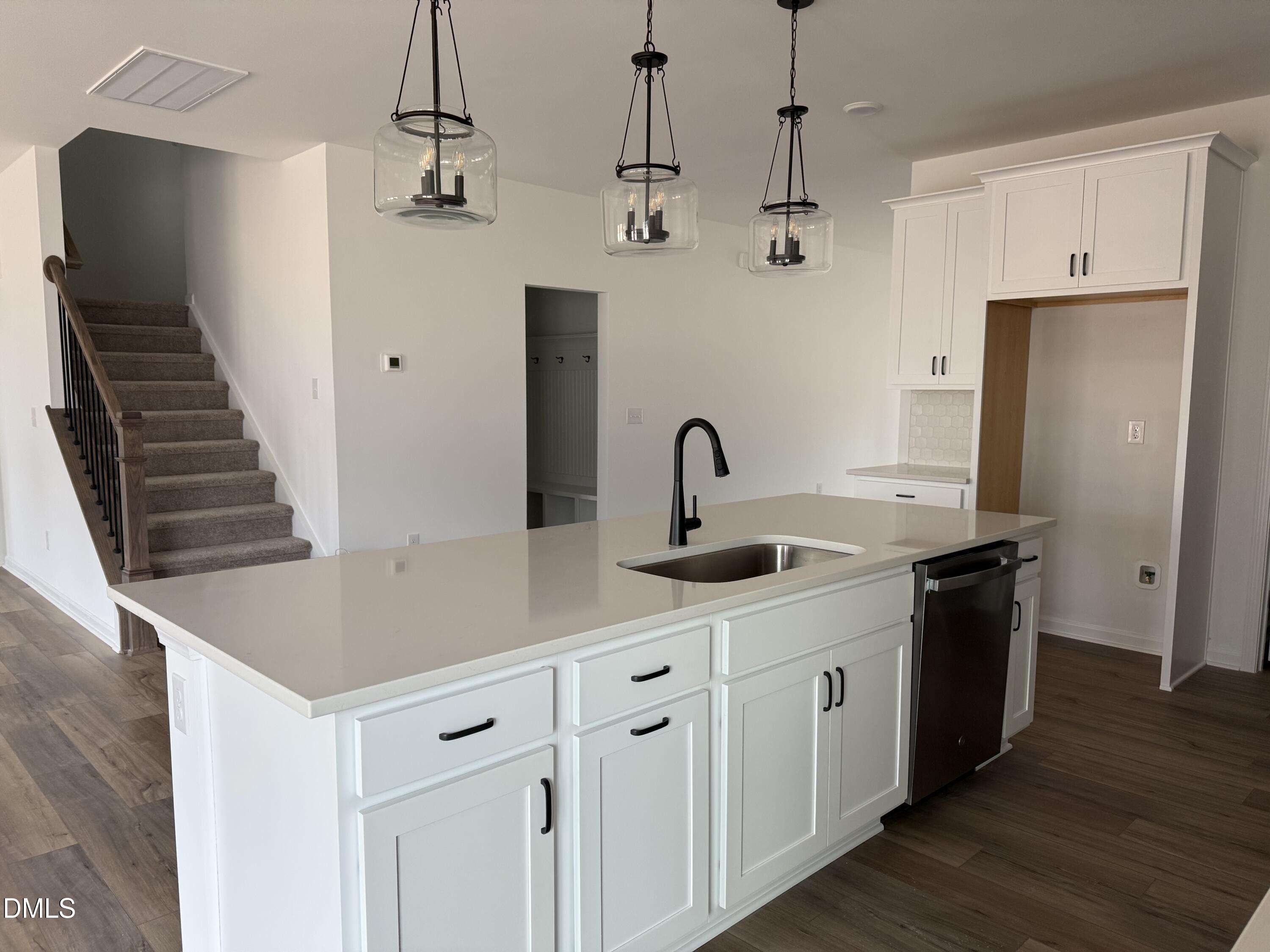 556 Contempo Drive 22