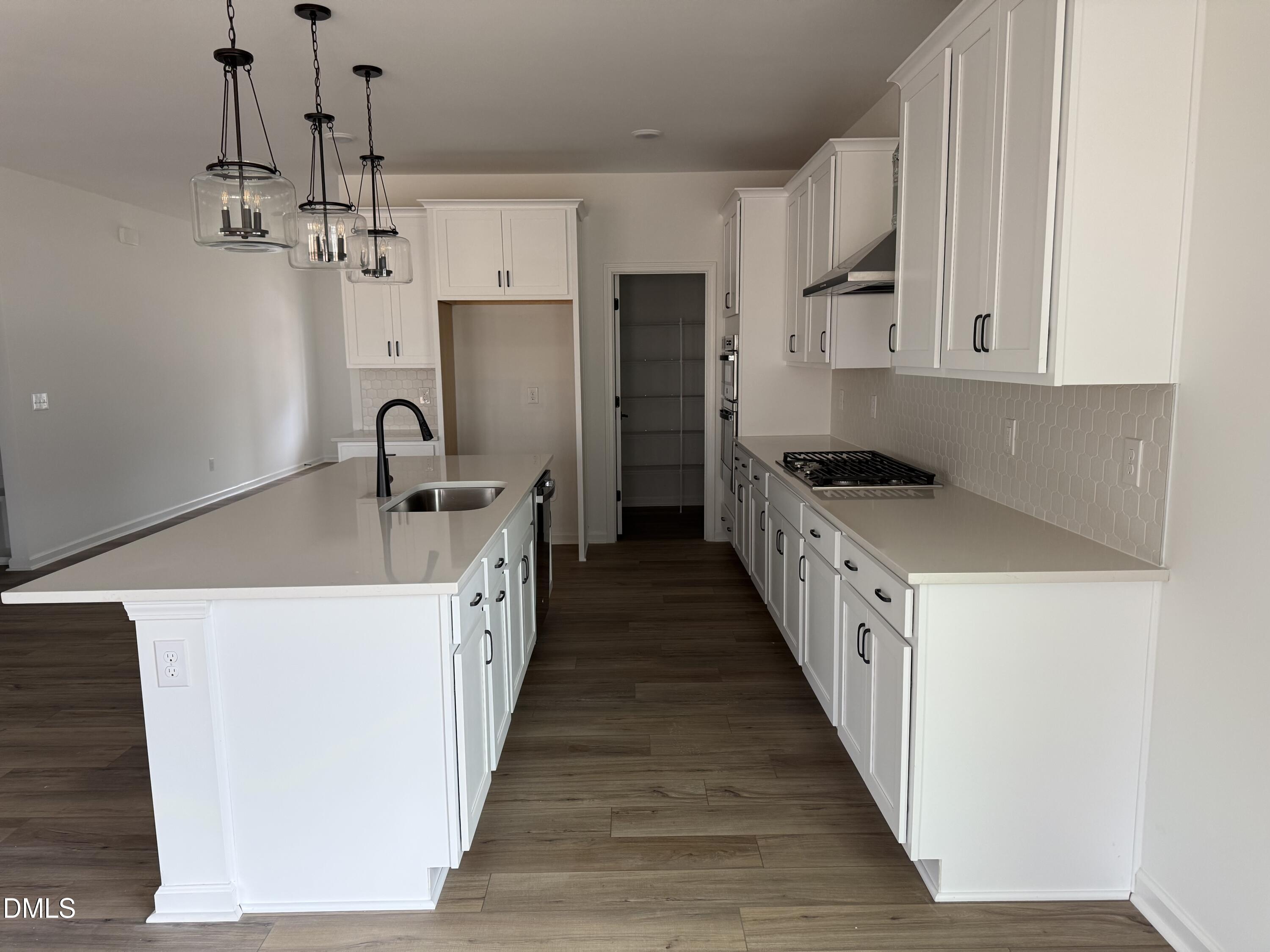 556 Contempo Drive 22