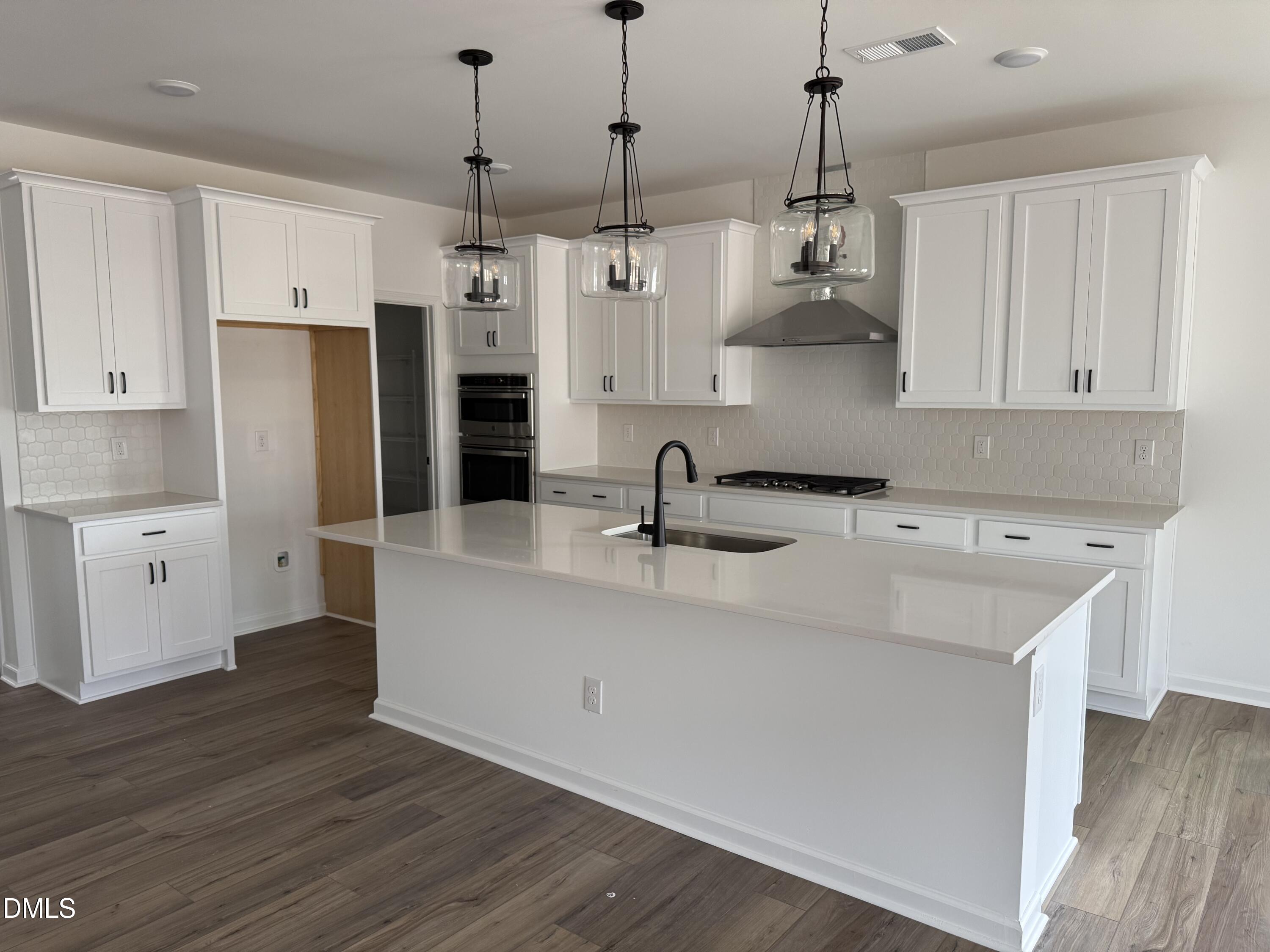 556 Contempo Drive 22