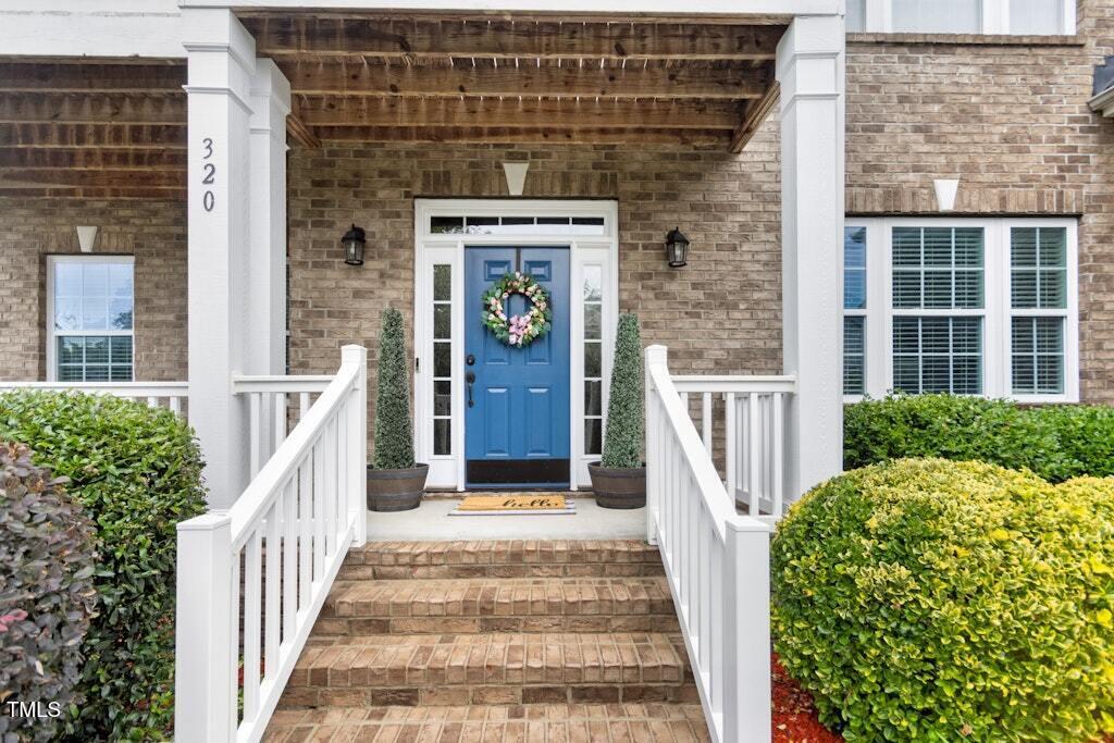 320 Knollcrest Lane