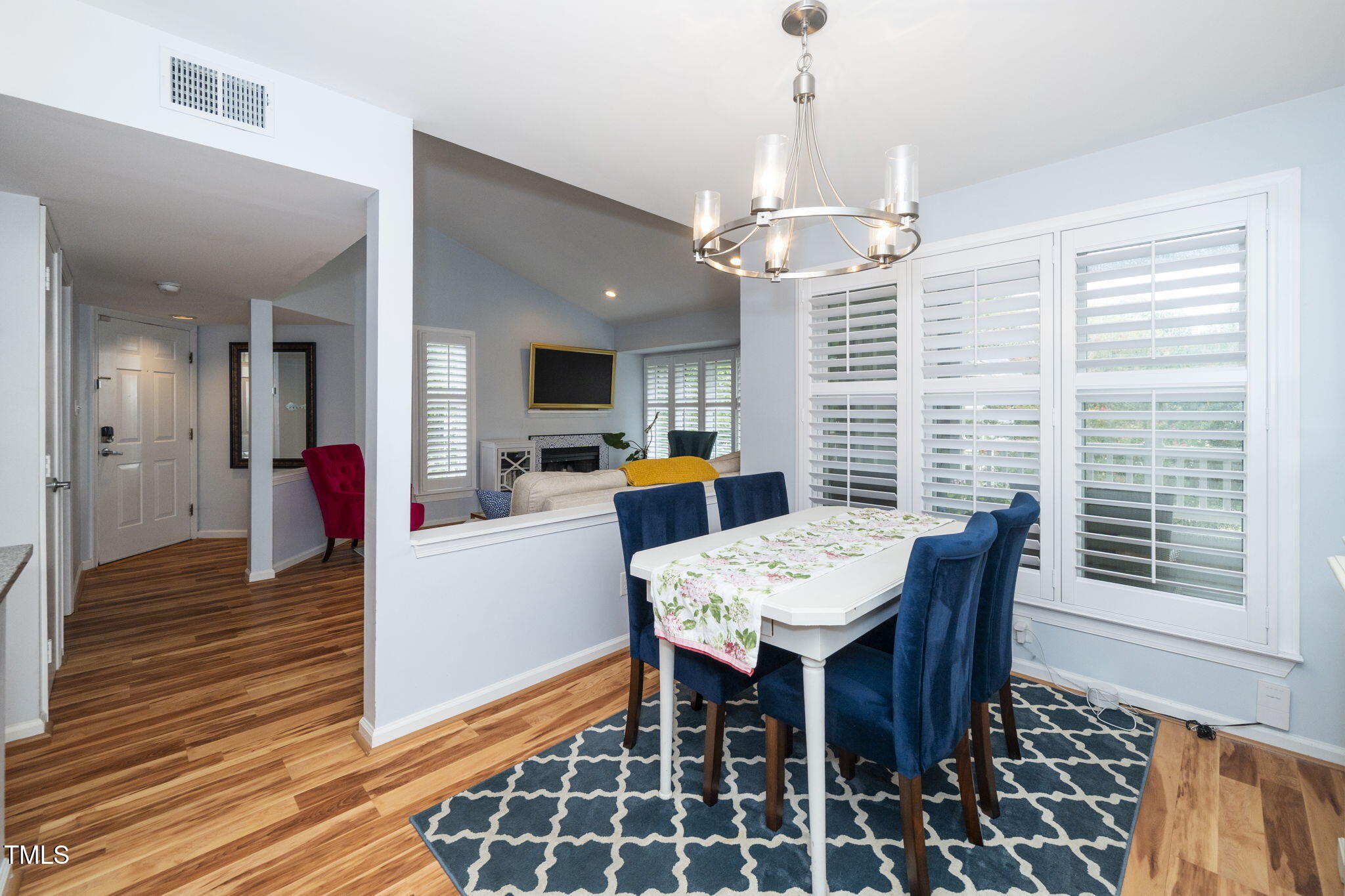 Raleigh, North Carolina 27605, United States, 2 Bedrooms Bedrooms, ,2 BathroomsBathrooms,Residential,Active,197332