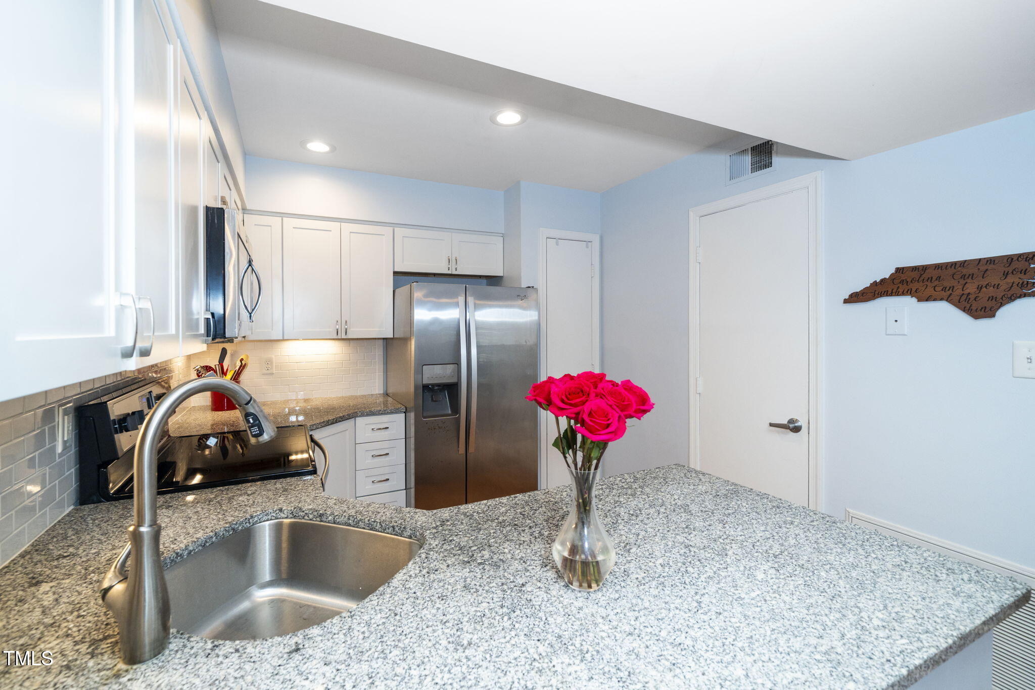 Raleigh, North Carolina 27605, United States, 2 Bedrooms Bedrooms, ,2 BathroomsBathrooms,Residential,Active,197332