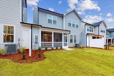 Single Family Residence in Raleigh NC 2417 Big Sky Lane 4.jpg